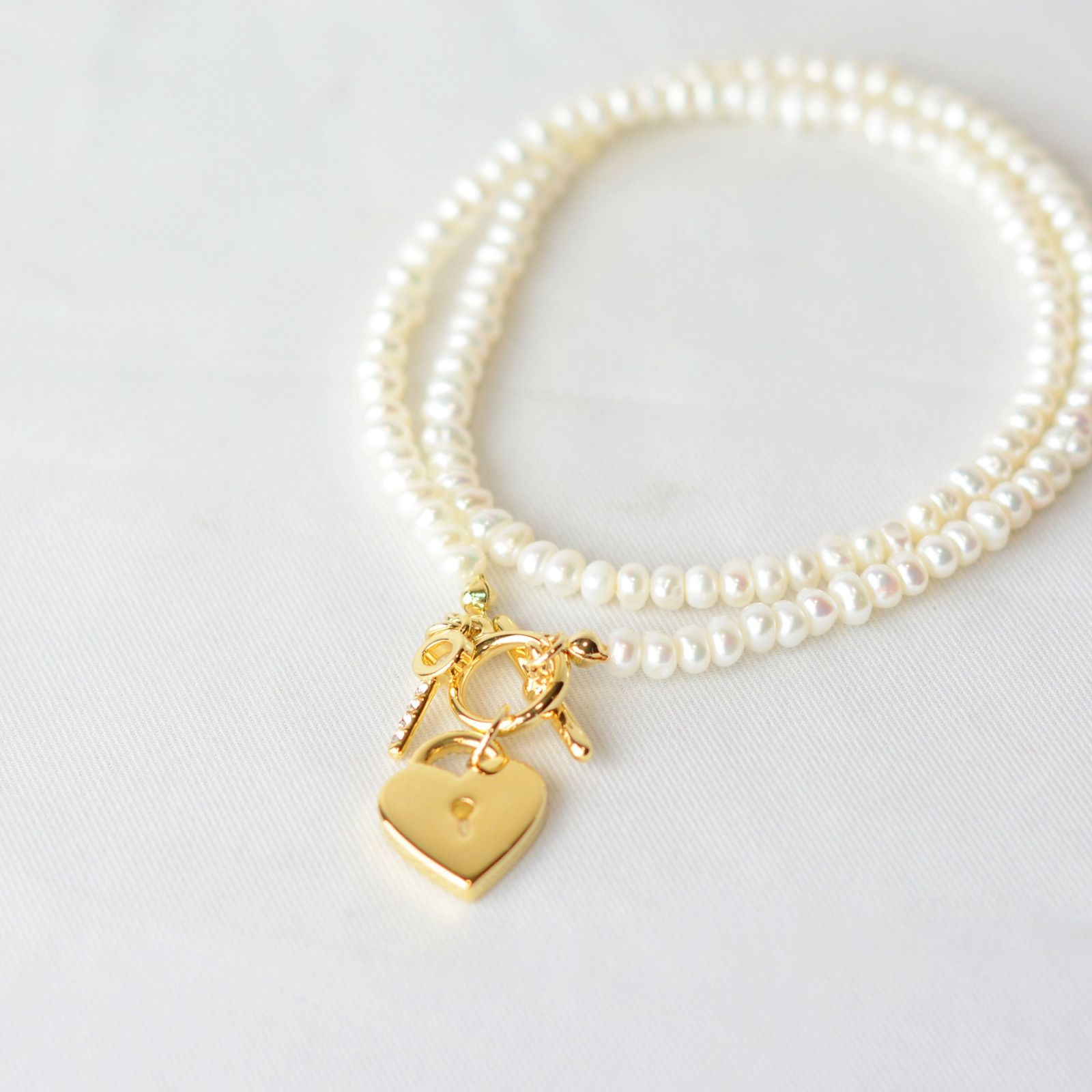 VINTAGE HOLLYWOOD - OPEN YOUR HEART PEARL NECKLACE (GOLD) | chord