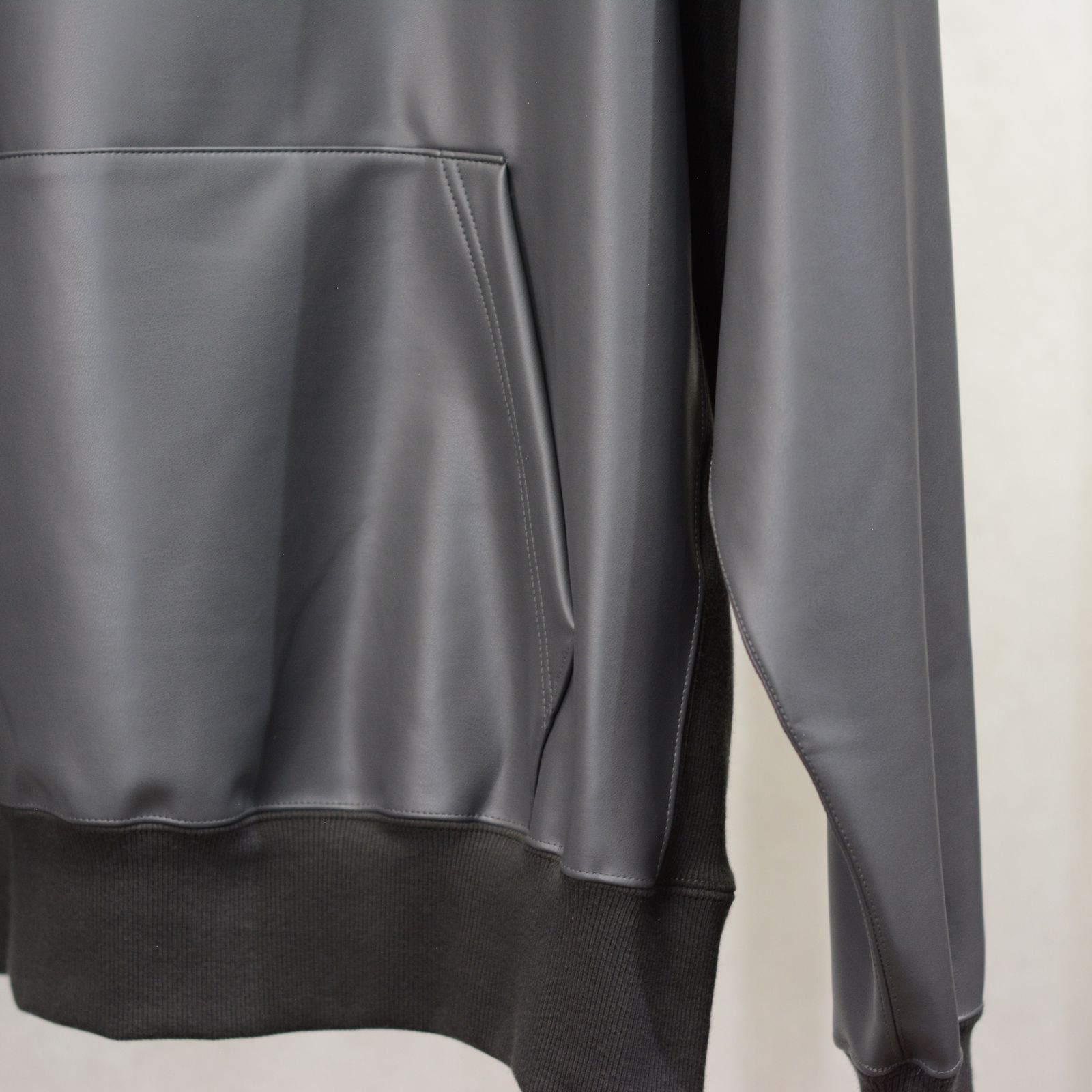 Stretch vegan leather lace-up hoodie （GREY）