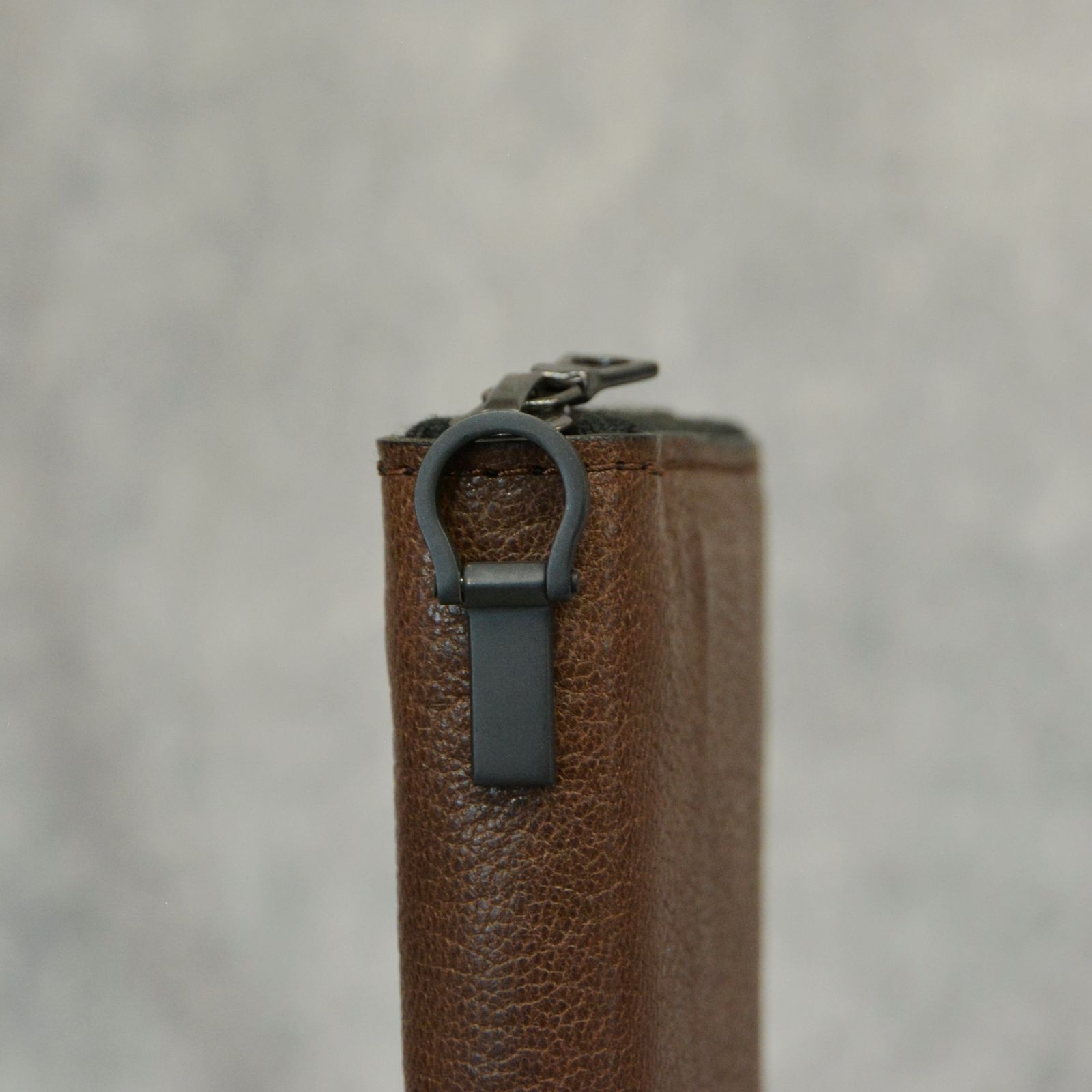 GUIDI ゴートタンニン ラウンド財布 (BROWN / ブラウン) / 890-03