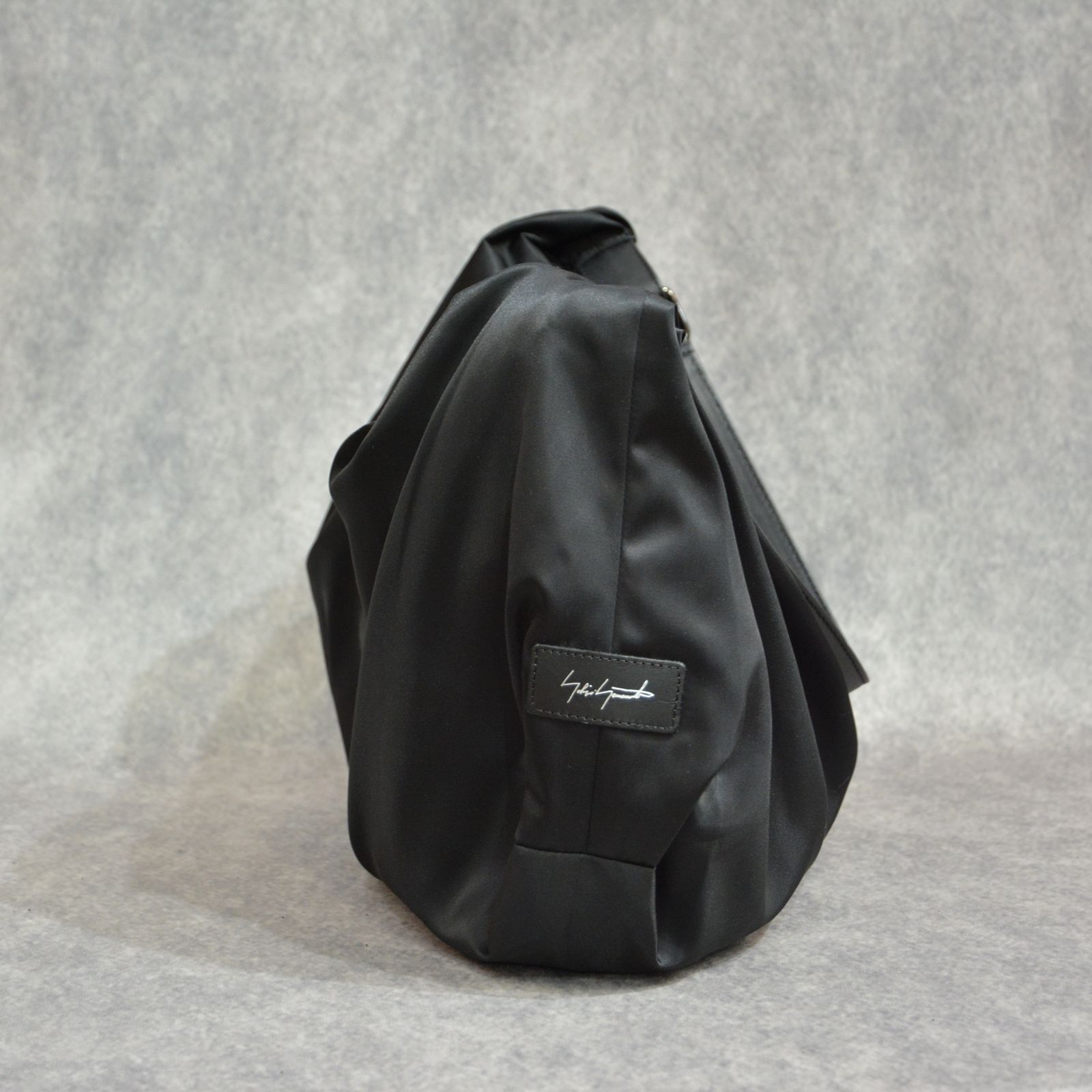 discord - CRESCENT BAG (BLACK) / ナイロン バッグ （ブラック） DK