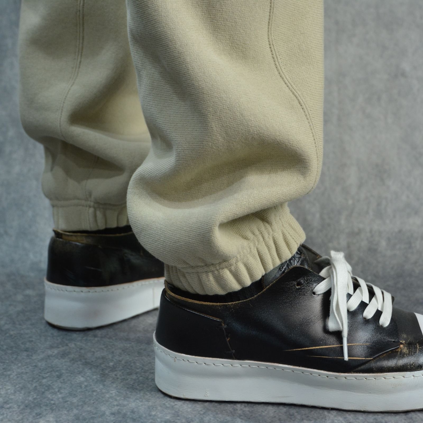 × Champion SWEAT PANTS （BEIGE） / チャンピオン スウェットパンツ (ベージュ)