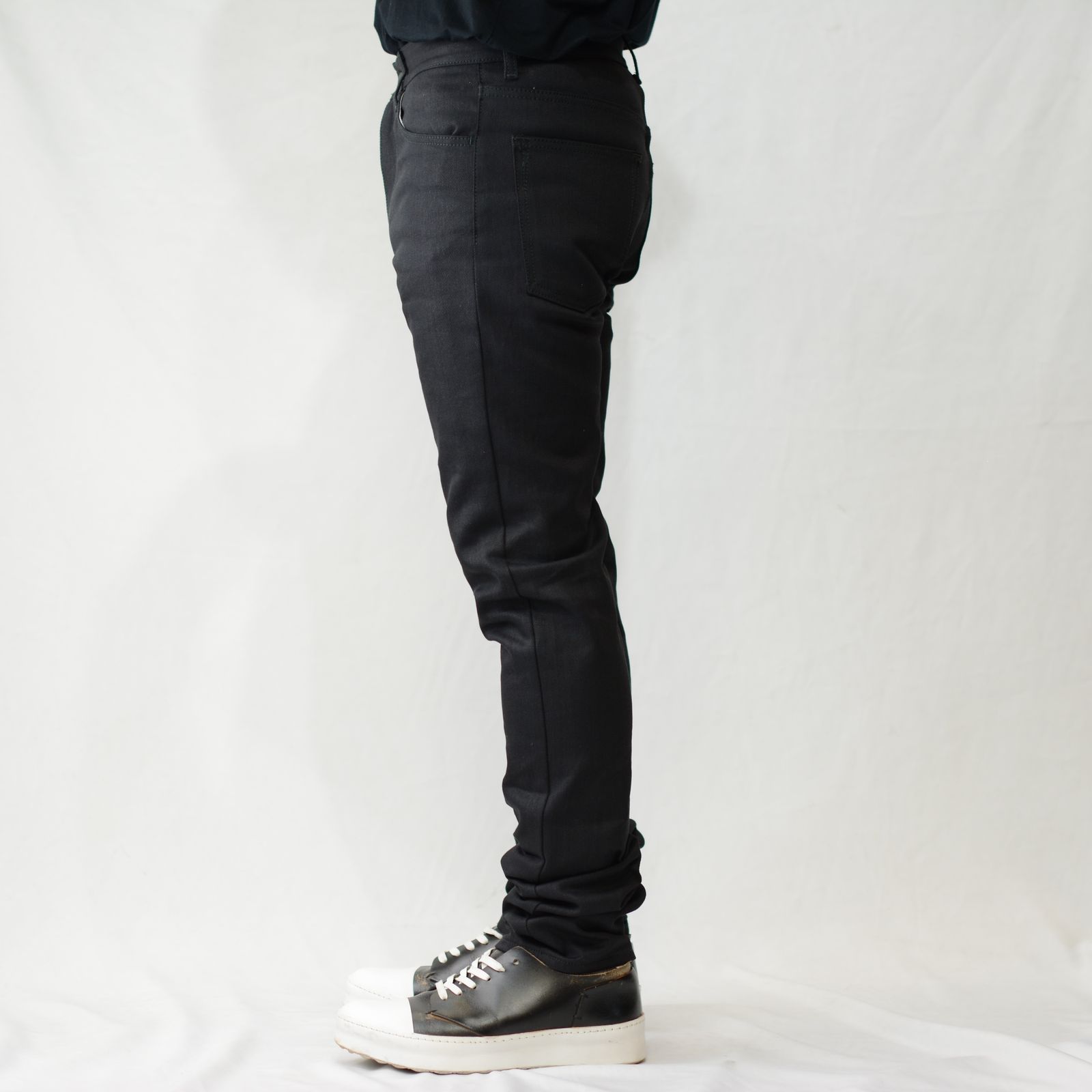 STRAIGHT DENIM”