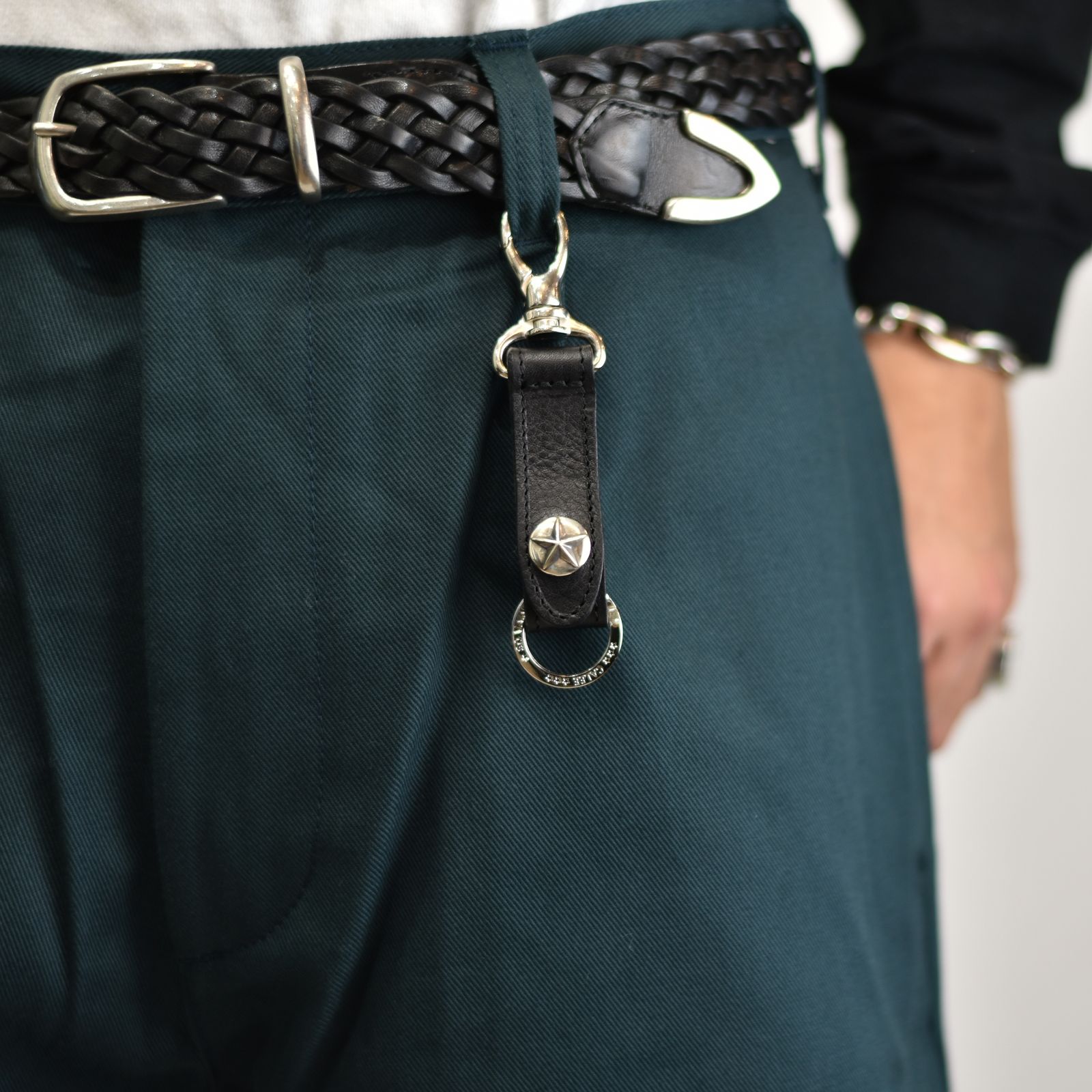 calee   キーリング　レザー　シルバー925 未使用 CALEE - SILVER STAR CONCHO LEATHER KEY RING (BLACK