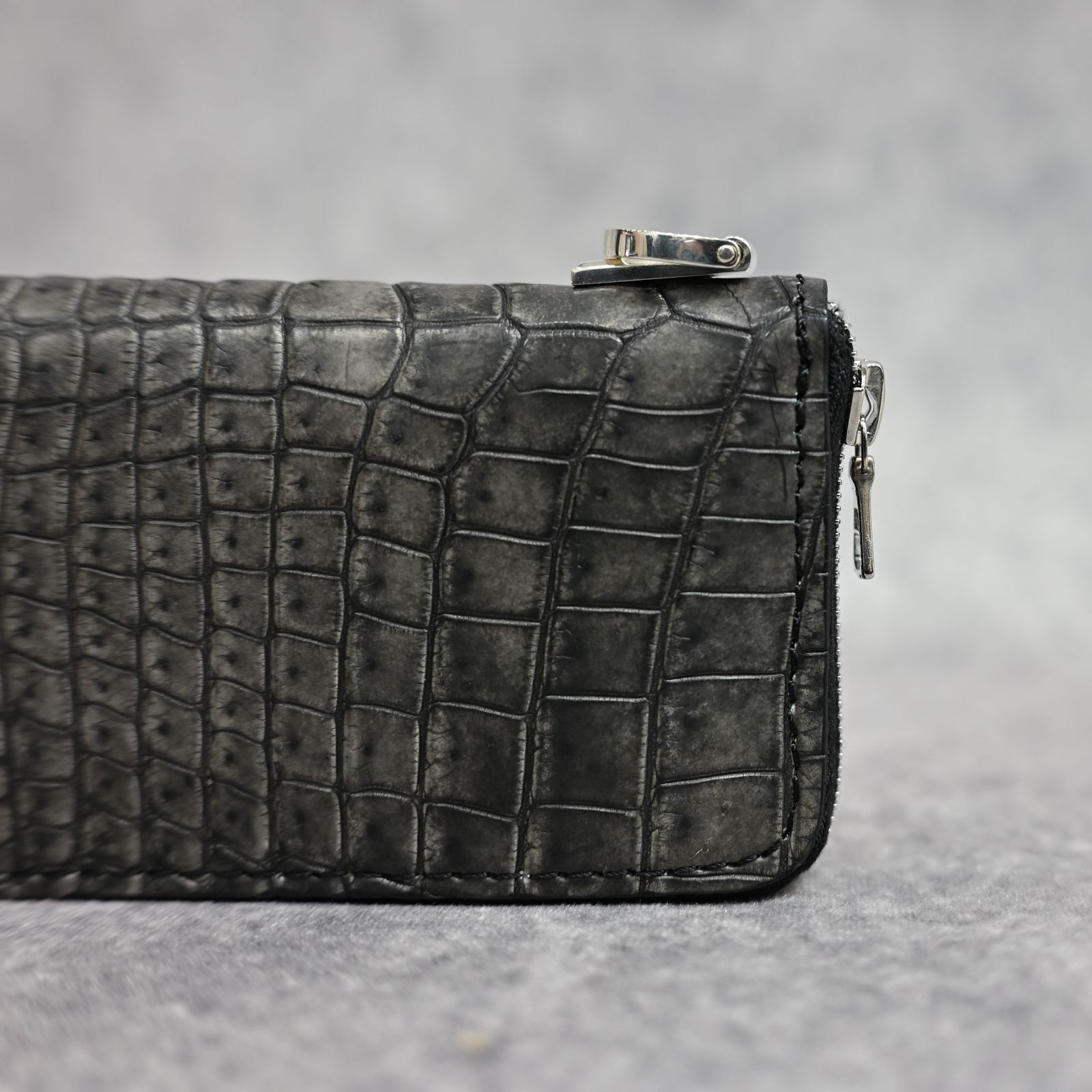 クロコ 墨染め+イタリアンバケッタ ミニラウンド財布 （SUMI / 墨グレー） 383-05