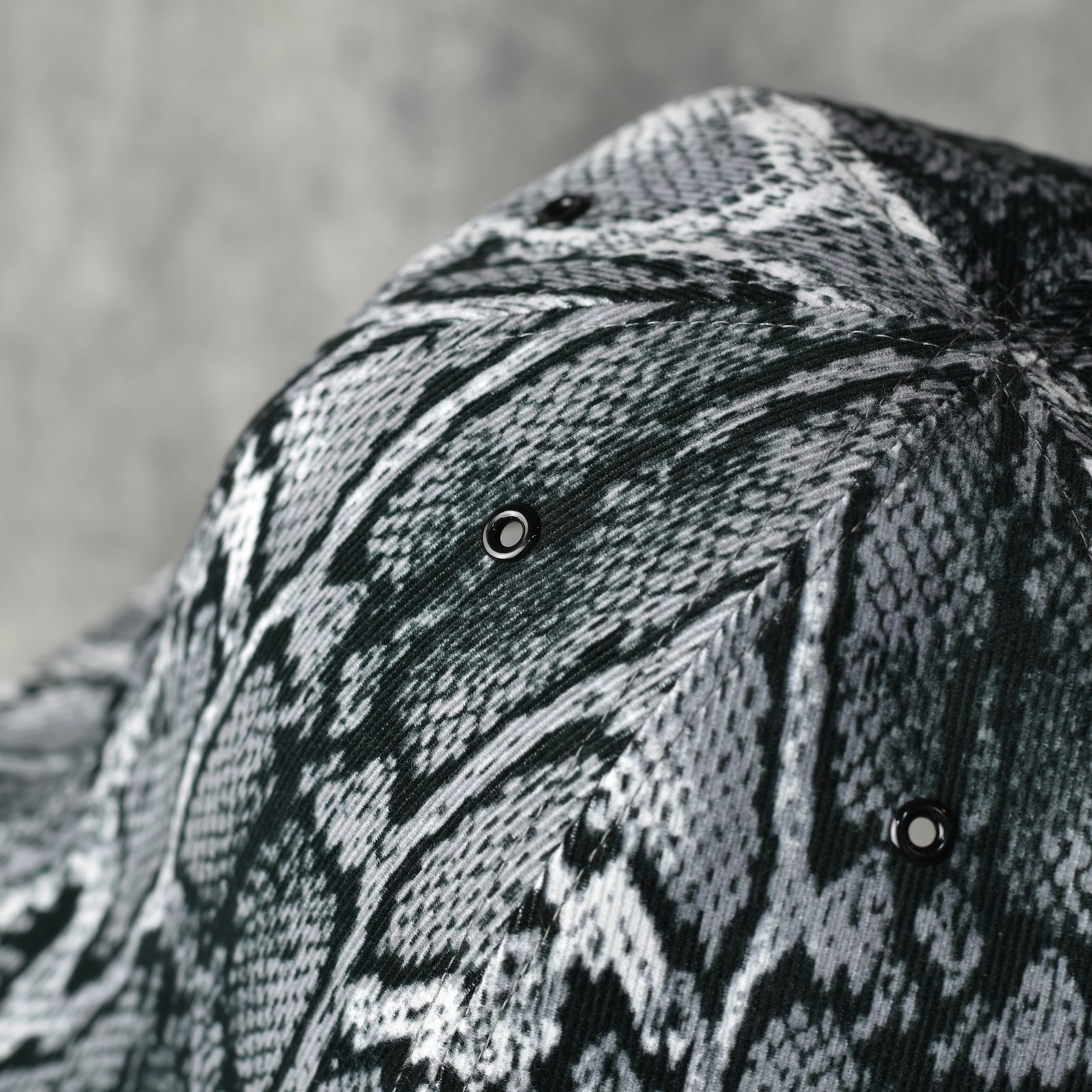 Print Cords Tulip Hat "GIBSON" (PYTHON) / チューリップハット