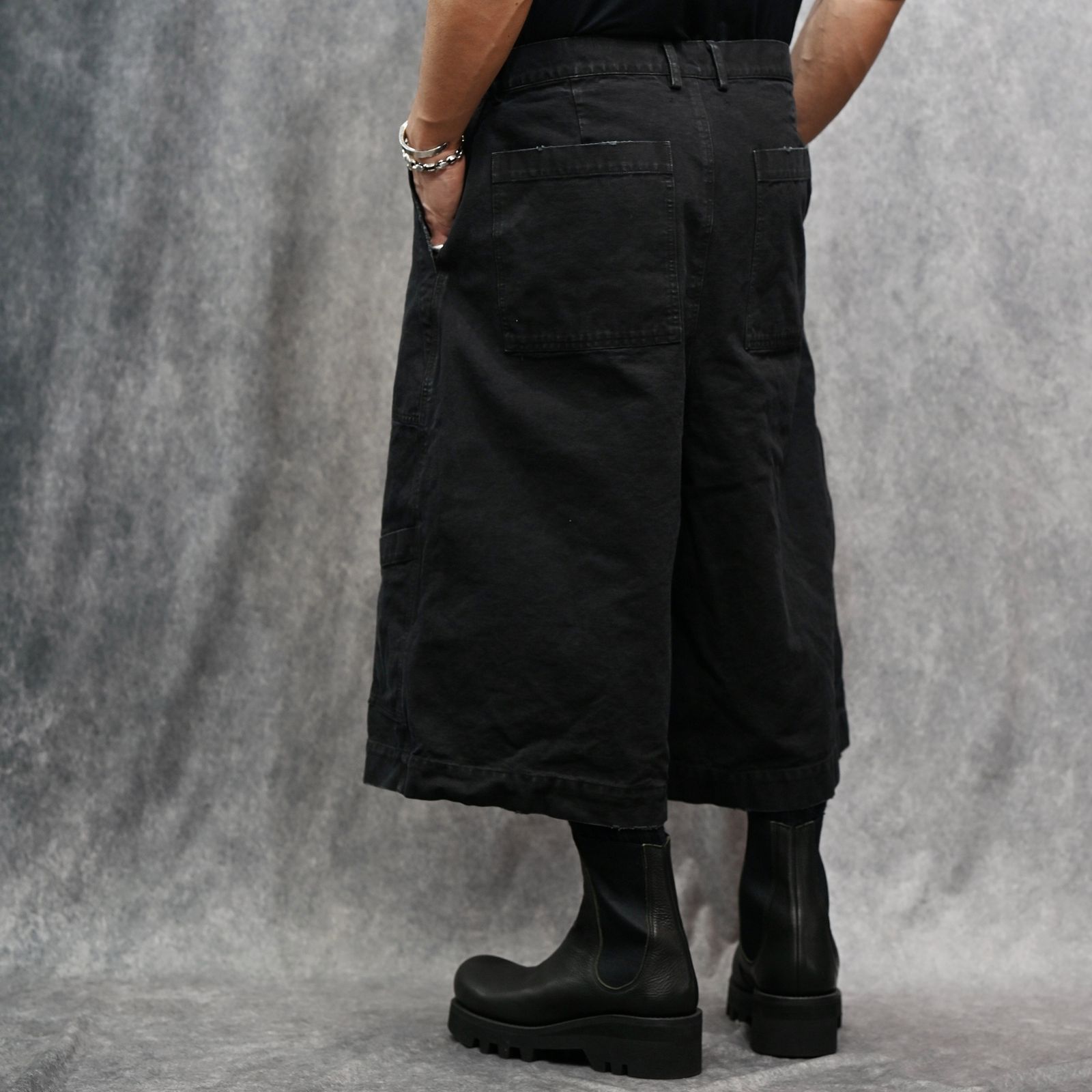 WIDE SHORT CHINO PANTS (BLACK / ブラック) ショート チノパンツ｜2601019