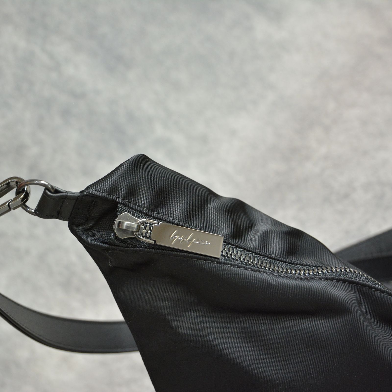 DRAPE SHOULDER (BLACK) / ナイロン バッグ （ブラック） DK-I35-830-2-02