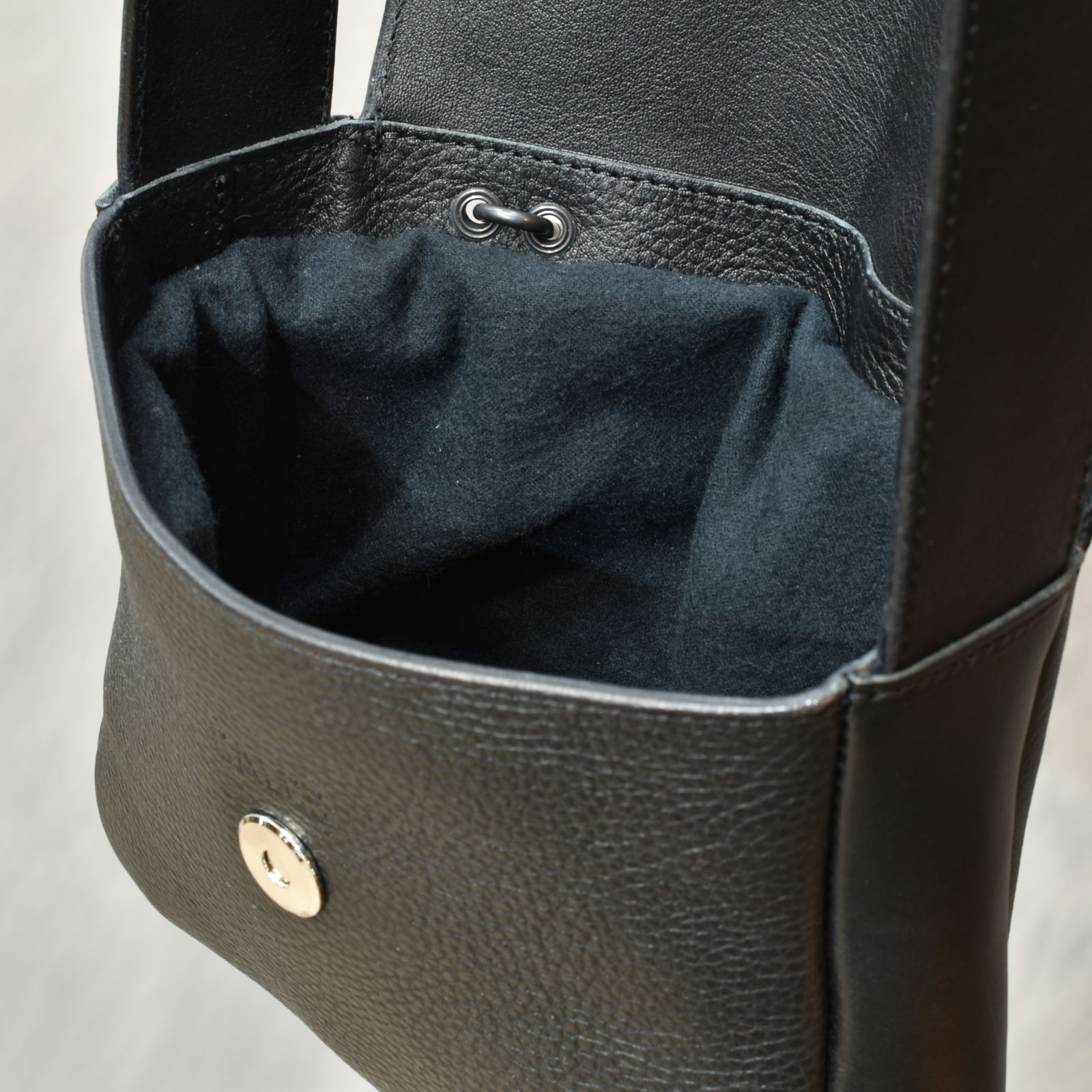 STUDS LEATHER SHOULDER POUCH BAG (BLACK)｜スタッズ レザー ショルダーポーチ バッグ｜CL-26SS004LE
