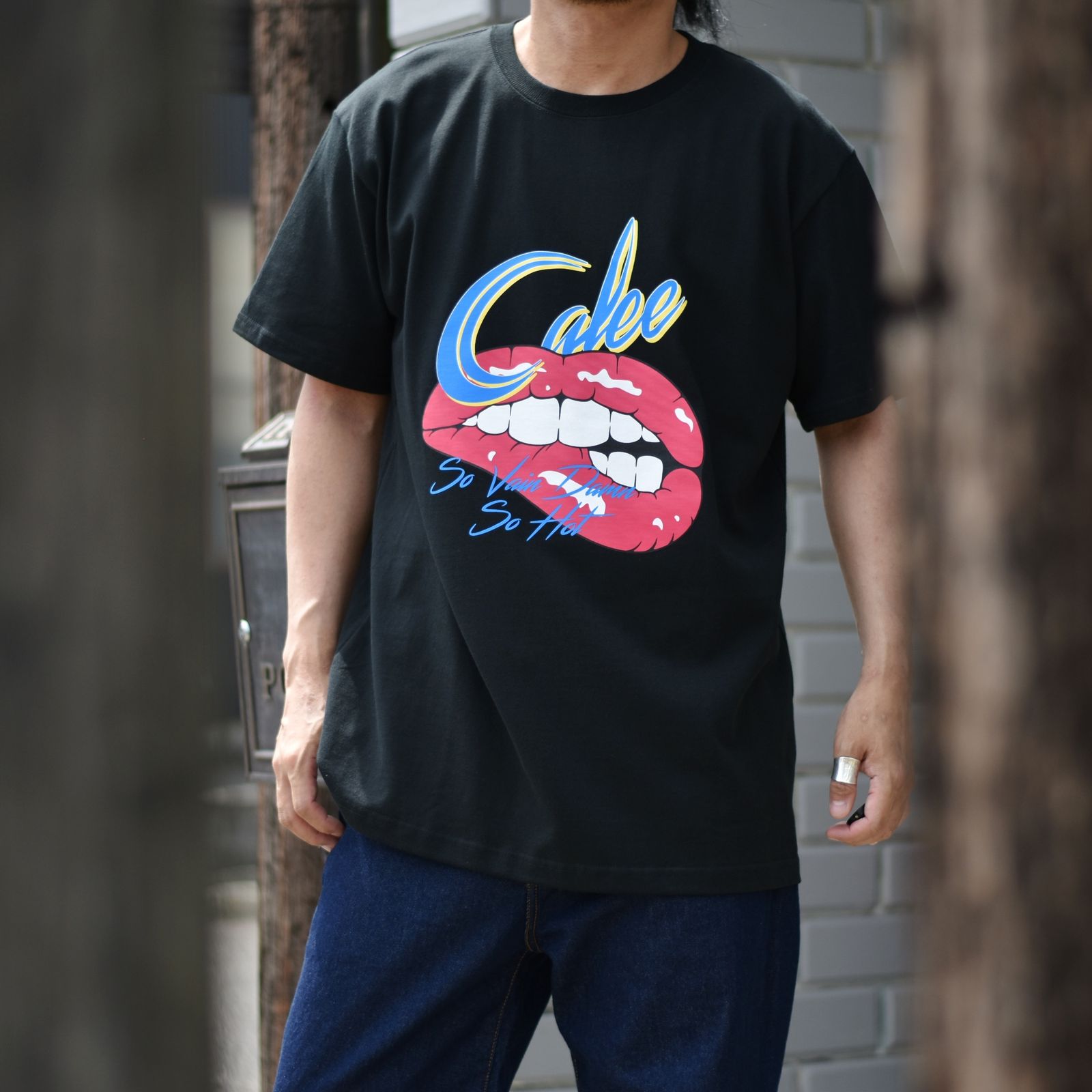 DYING TO SAY SOMETHING T‐SHIRT (BLACK) / プリントTシャツ