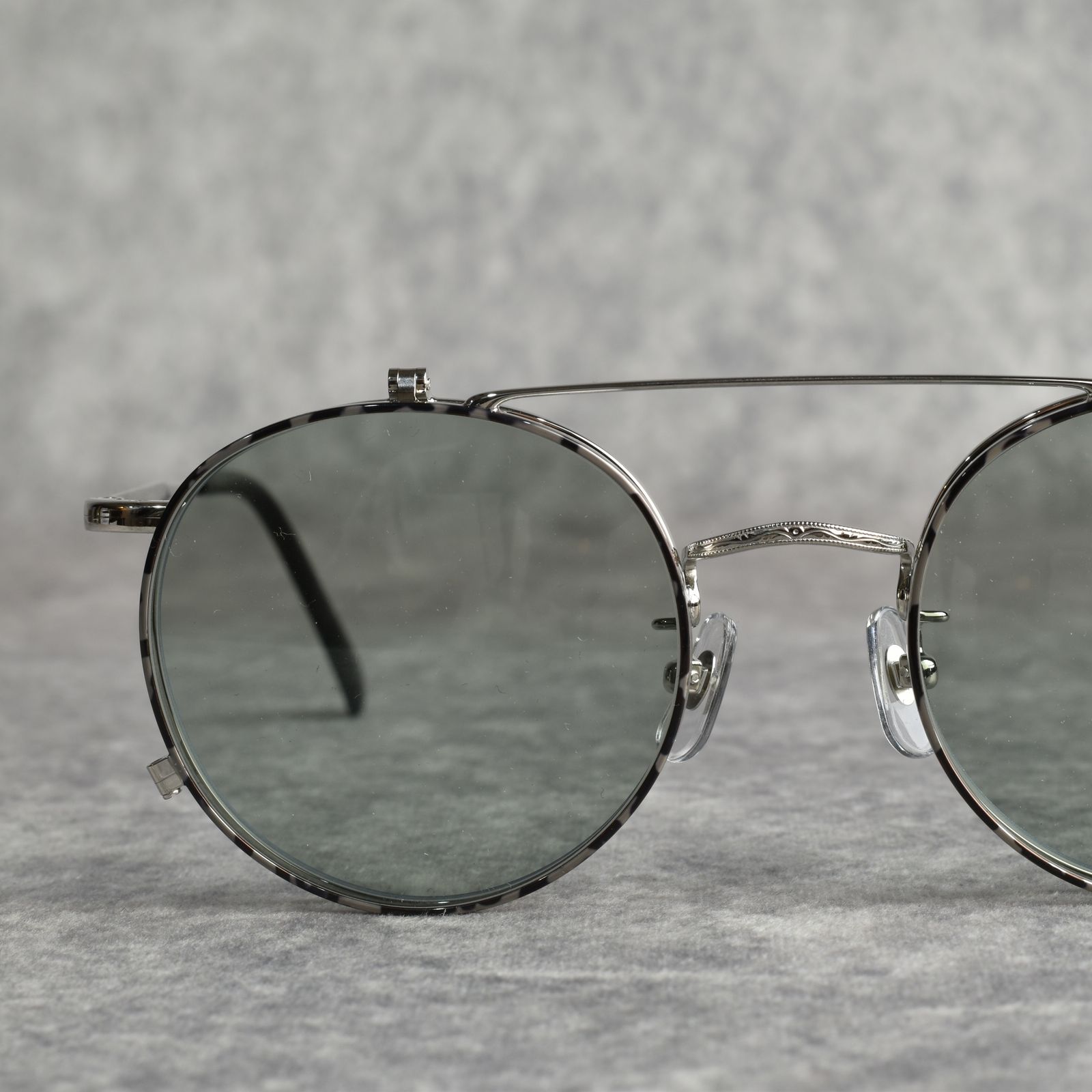 FLIP UP TYPE CIRCLE METAL GLASSES (SILVER/GREEN) / フリップアップタイプ サークルメタル サングラス