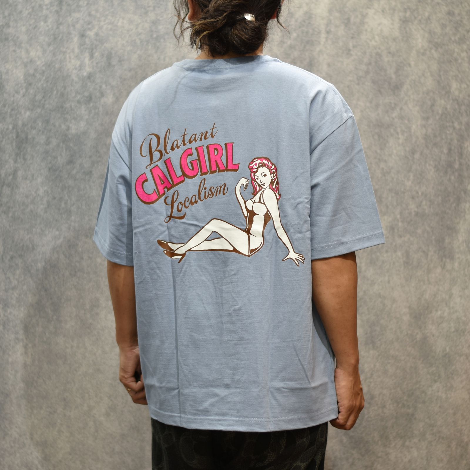 VINTAGE TYPE SYNDICATE RETRO GIRL TEE ＜NATURALLY PAINT DESIGN＞ (Lt.BLUE)｜ワイドシルエット プリントTシャツ｜CL-25SS007NT
