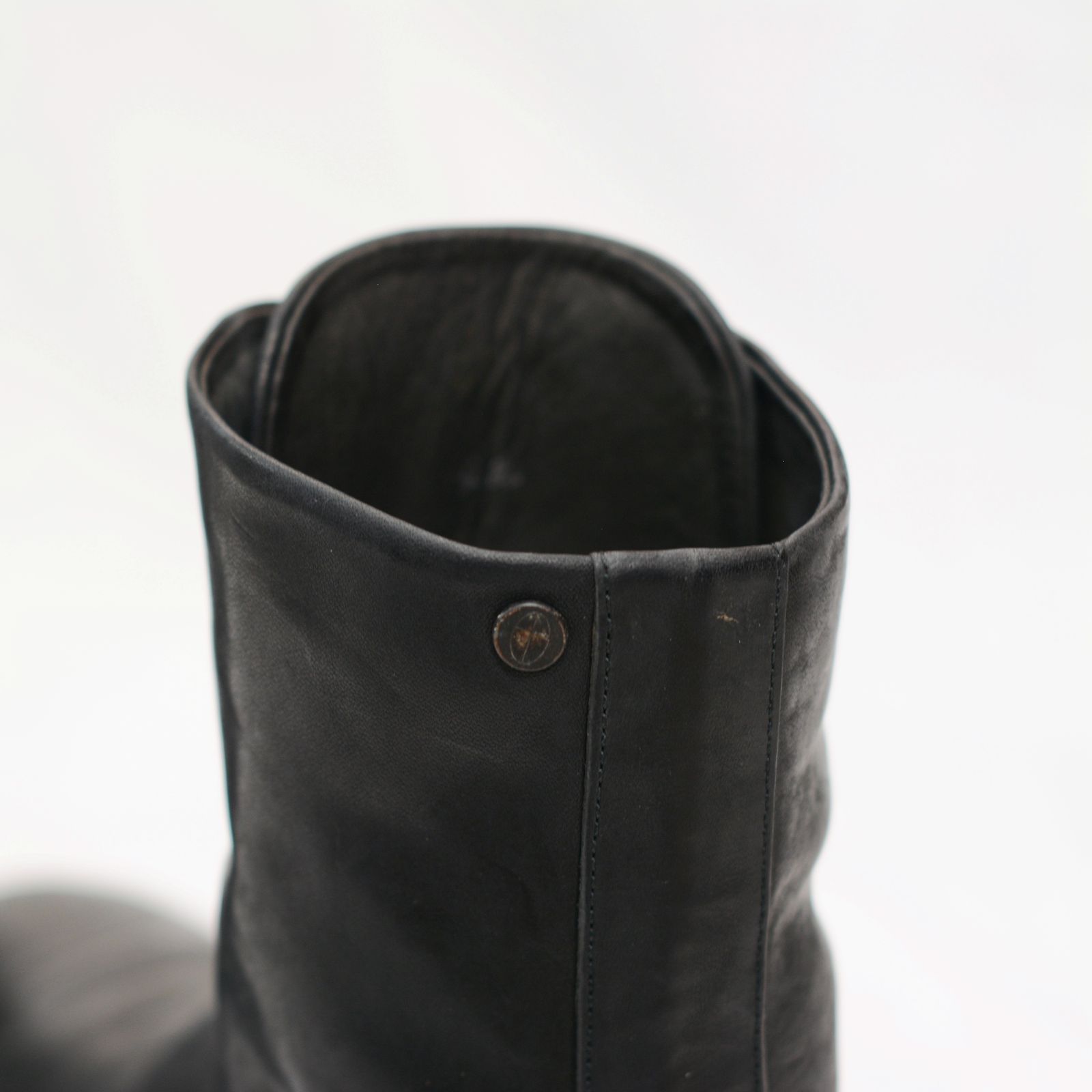HORSE LEATHER FRONT ZIP COMBAT LINED FZ-1 BLACK CREPE SOLES PIECE DYED