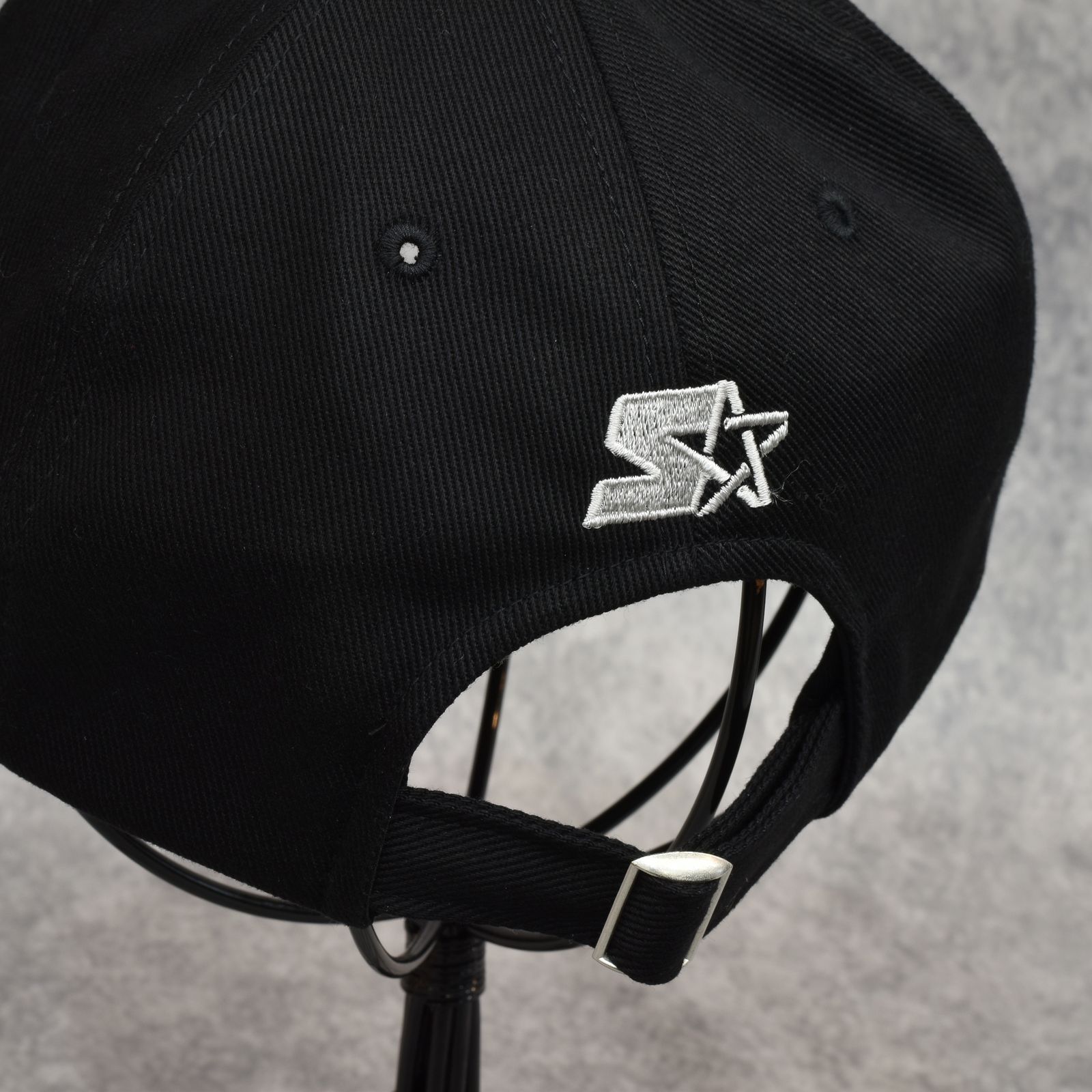 [FOOTBALL] Curved Visor Cap "TRAPBOY" (BLACK×BLACK)｜キャップ｜Y01008