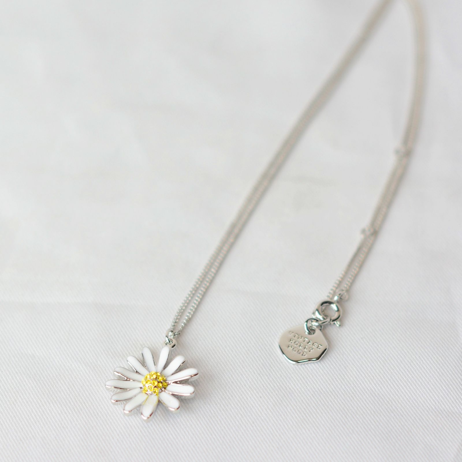 【VINTAGE HOLLYWOOD】Glacier Berries Daisy Necklace〜韓国発 ◇VINTAGE HOLLYWOOD◇ VINTAGE DAISY NECKLACE (2色) 韓国人気