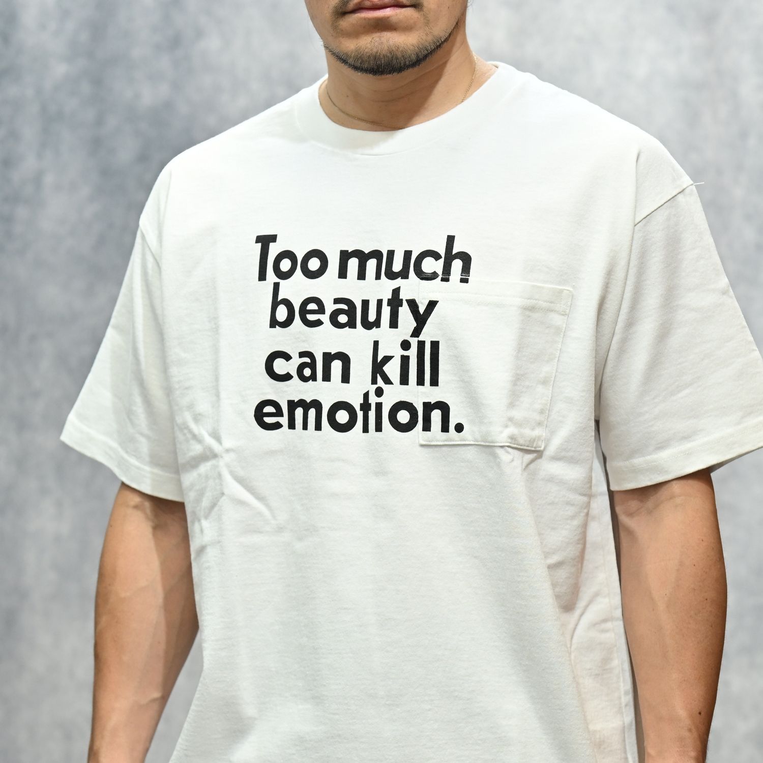 Too Much beauty TEE （WHT） プリント Tシャツ （ホワイト）｜MDFBF08402