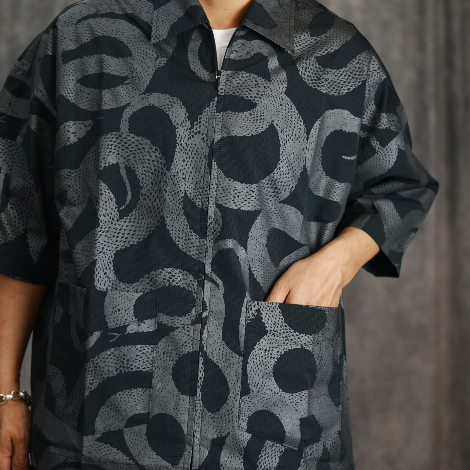 DOTAIR®︎ SNAKE PATTERN ZIP SH ＜REFLECTOR＞ (BLACK) / ドットエア スネーク総柄 半袖シャツ