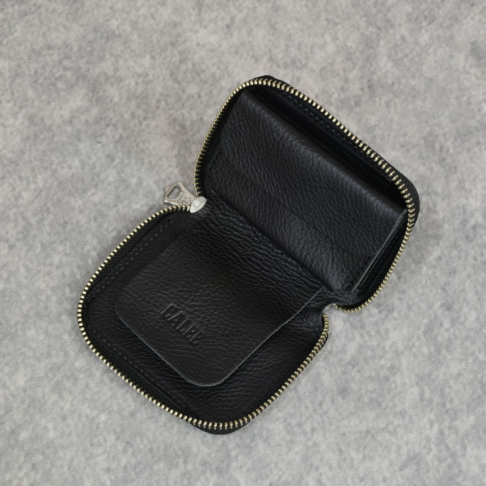 STUDS LEATHER ZIP MULTI WALLET (BLACK)｜スタッズレザー ジップマルチウォレット 二つ折り財布｜CL-25AW010LE