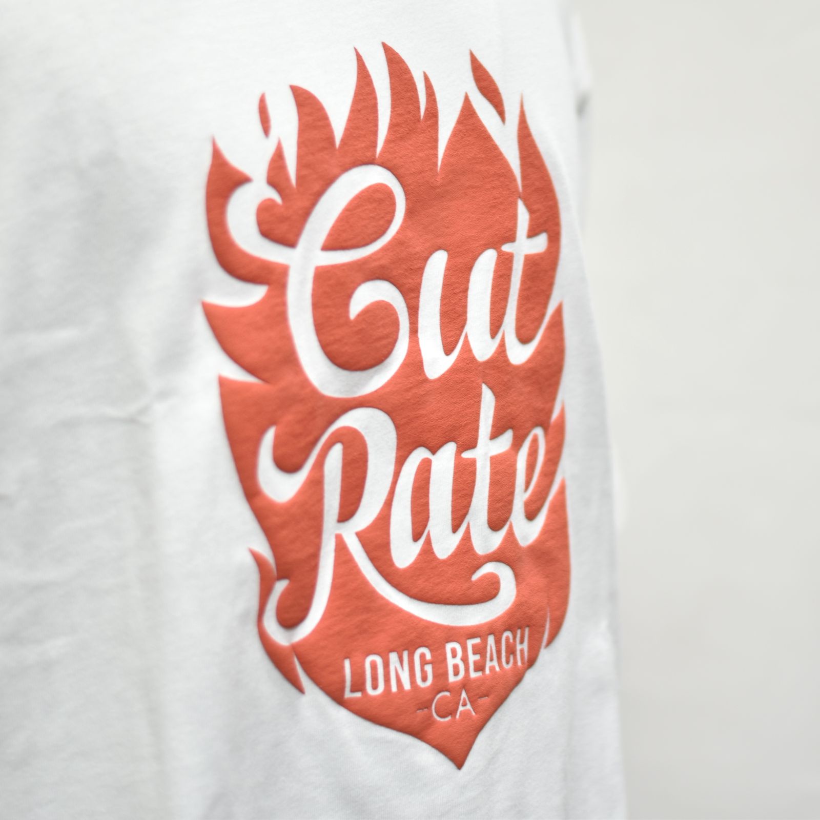 CUTRATE FLAME FLOCKY LOGO DROPSHOULDER S/S -T-SHIRT (WHITE)