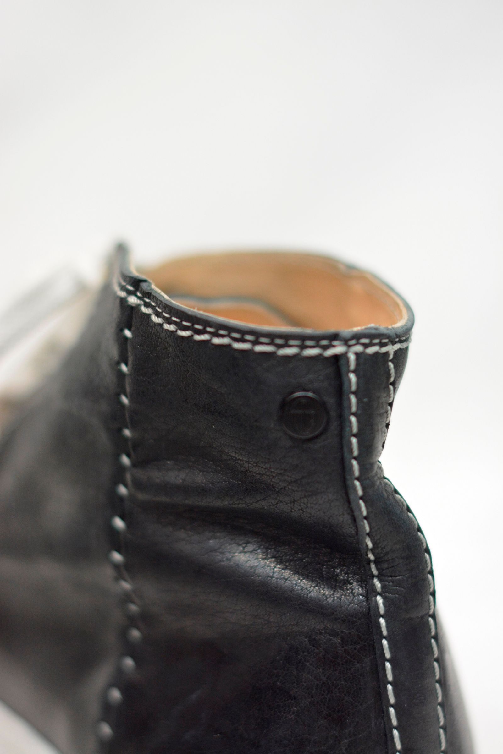 HORSE LEATHER HI-CUT SNEAKER