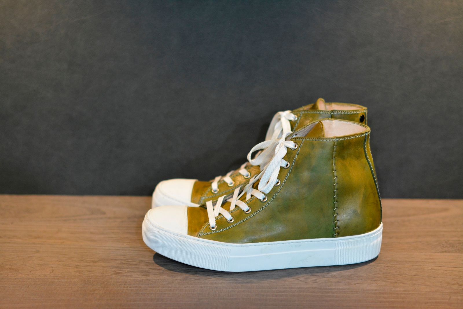 HORSE LEATHER HI-CUT SNEAKER
