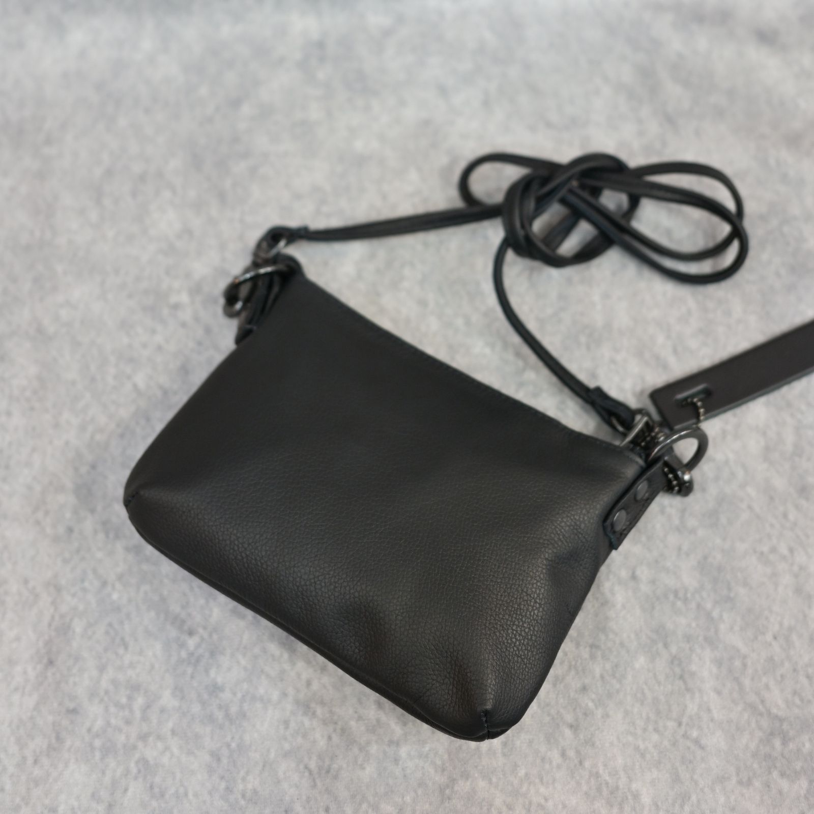 ジャパンステアーレザー サコッシュ （BLACK / ブラック） 238-04