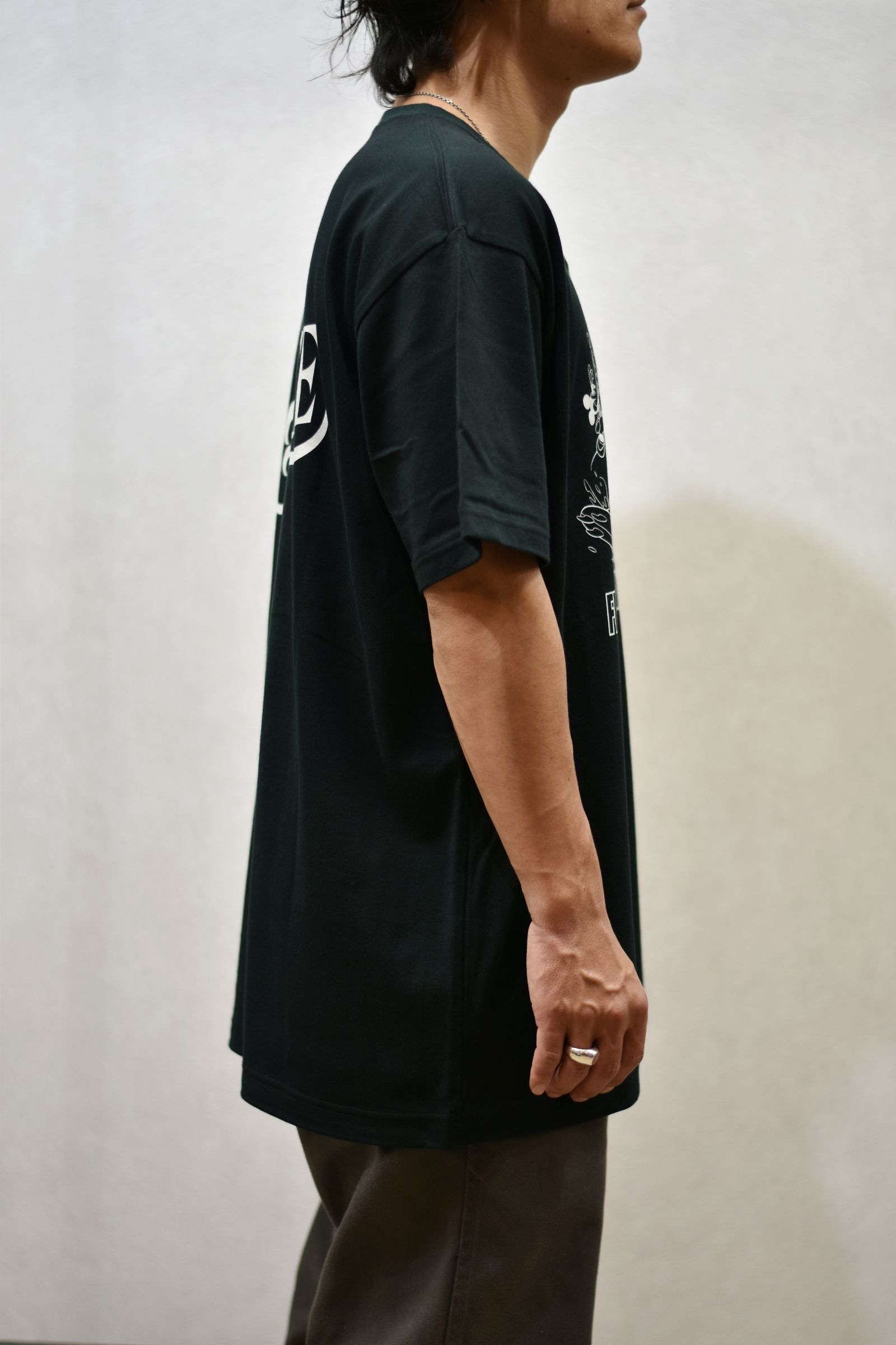 ×DISNEY MULTI PLAYER T-SHIRT (BLACK)