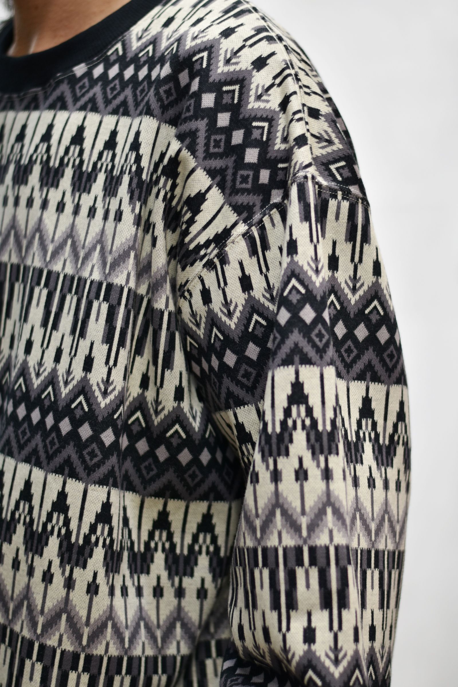 JACQUARD BORDER DROP SHOULDER L/S CUTSEW (BLACK)