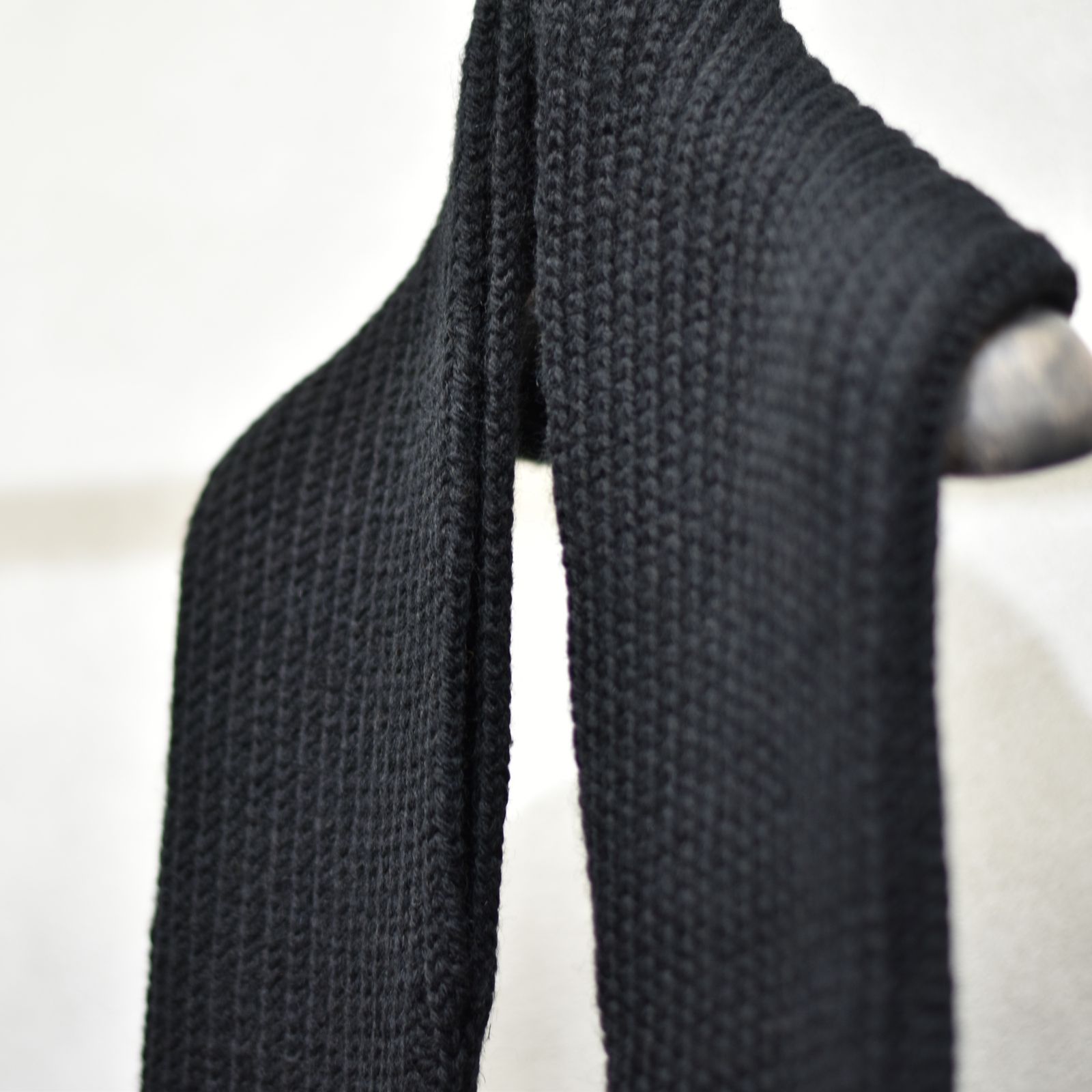 LIB KNIT SLEEVE MUFFLER"