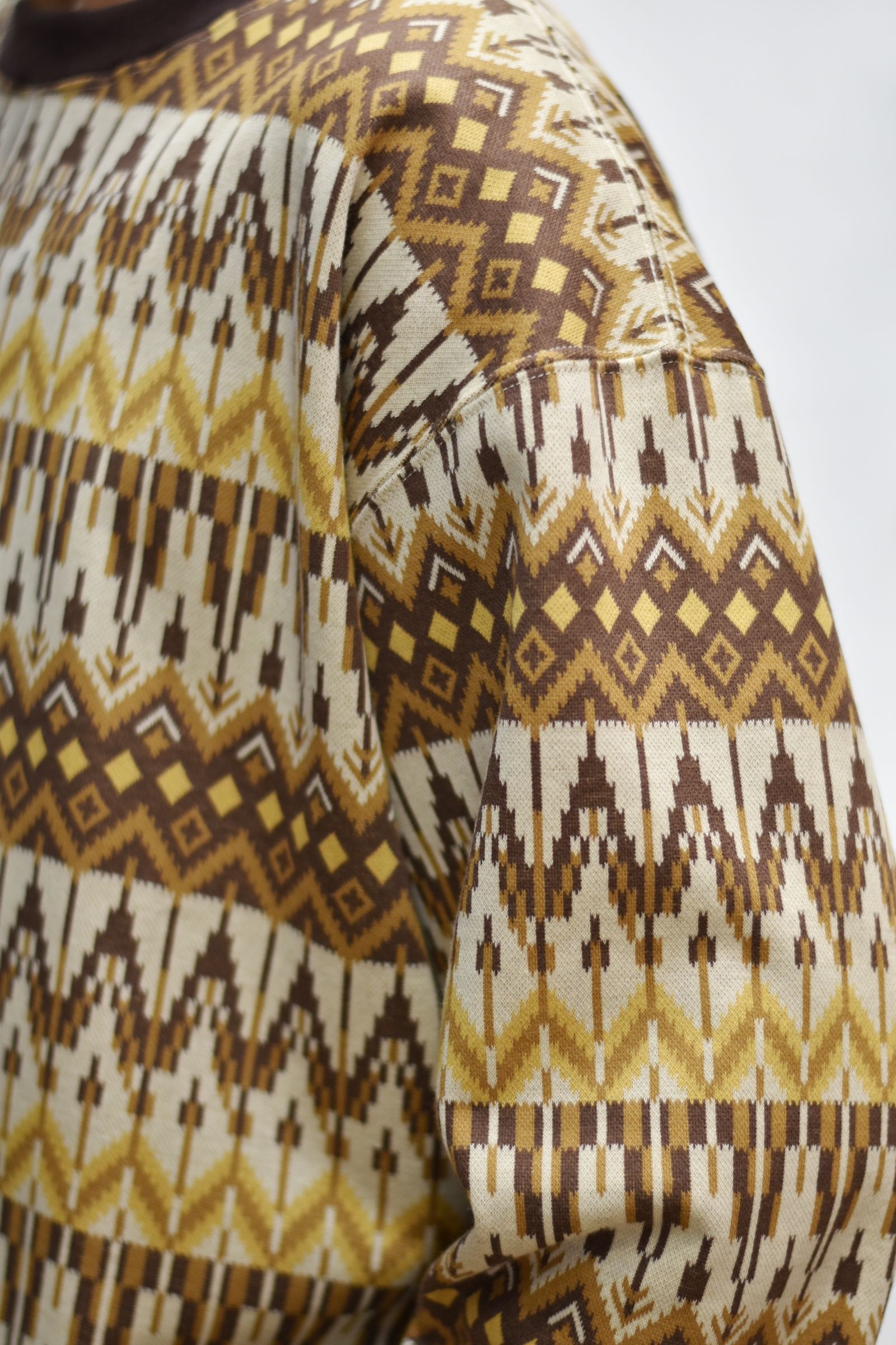 JACQUARD BORDER DROP SHOULDER L/S CUTSEW (BROWN)