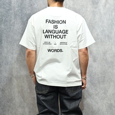 FASHION IS LANGUAGE TEE （WHT） プリント Tシャツ （ホワイト）｜MDFBF08401