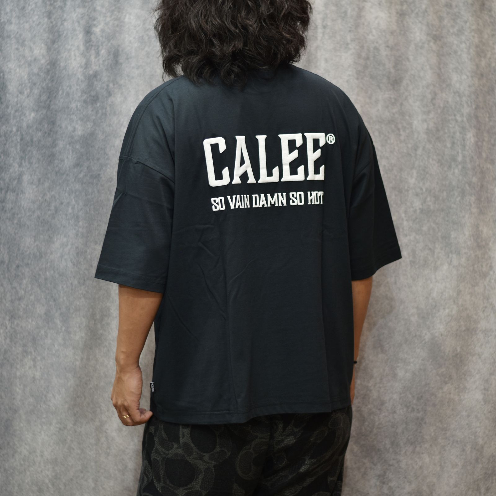 × SHELTECH®︎ CALEE NATIONAL LOGO WIDE TEE (BLACK)｜シェルテック キャリー ロゴ ワイド 半袖Tシャツ｜CL-SHELTECH004