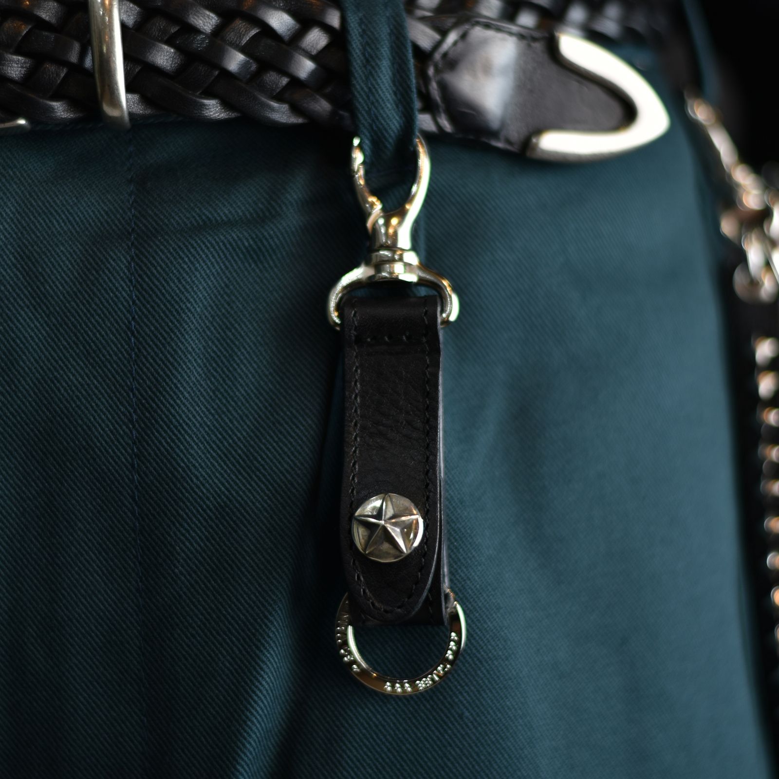 CALEE - SILVER STAR CONCHO LEATHER KEY RING (BLACK) / スター 