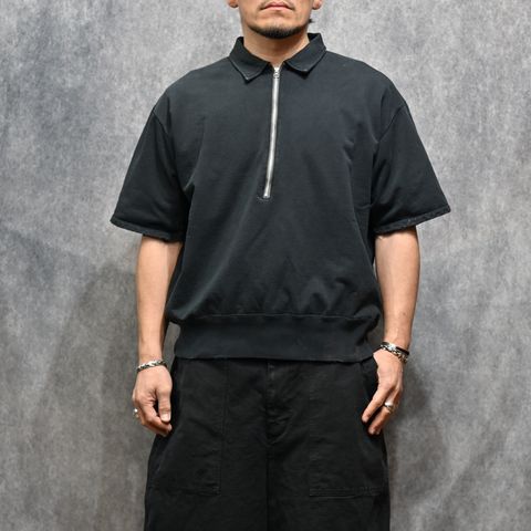 FRONT HALF ZIP SWEAT SHIRTS (BLACK / ブラック)  ハーフジップ スウェット ポロシャツ｜2601007