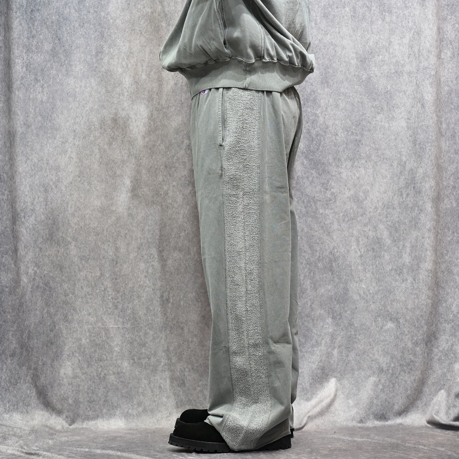 N.HOOLYWOOD × Champion｜SWEATPANTS （GRAY / グレー）｜スウェットパンツ｜C8-D219