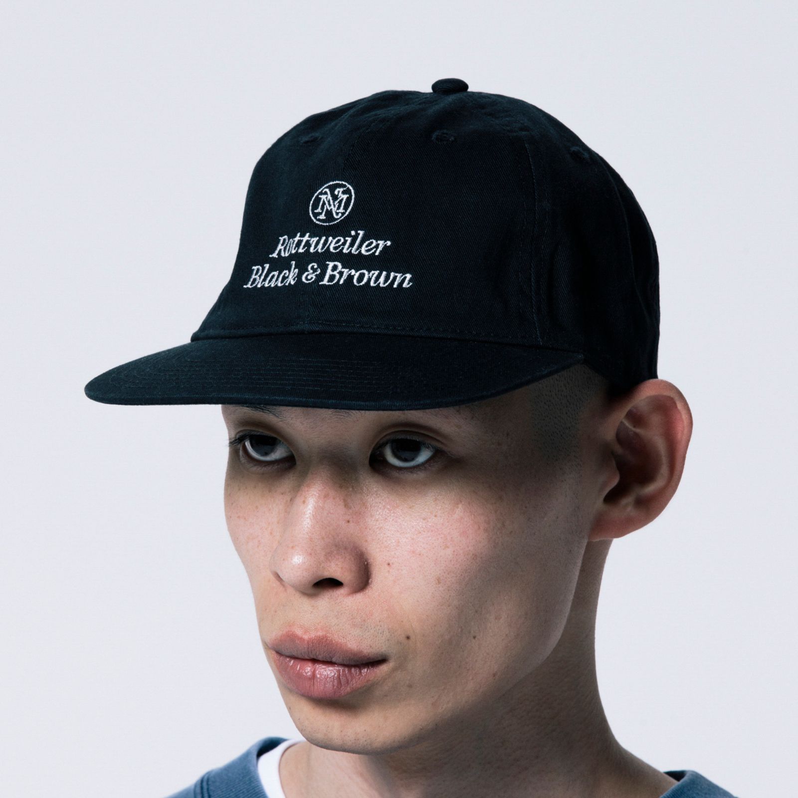 予約商品｜× MASIC NUMBER RWMN CAP （BLACK）｜× マジック ナンバー キャップ｜入荷：2026年4月予定
