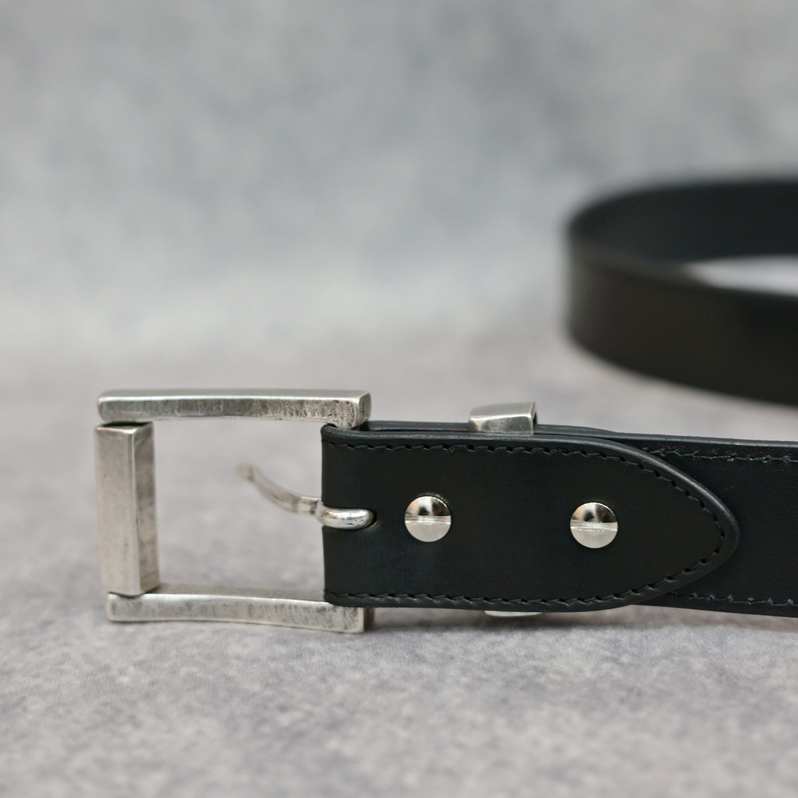 ISAMU KATAYAMA BACKLASH - GUIDIカーフ 白鞣し35㎜ ベルト (BLACK