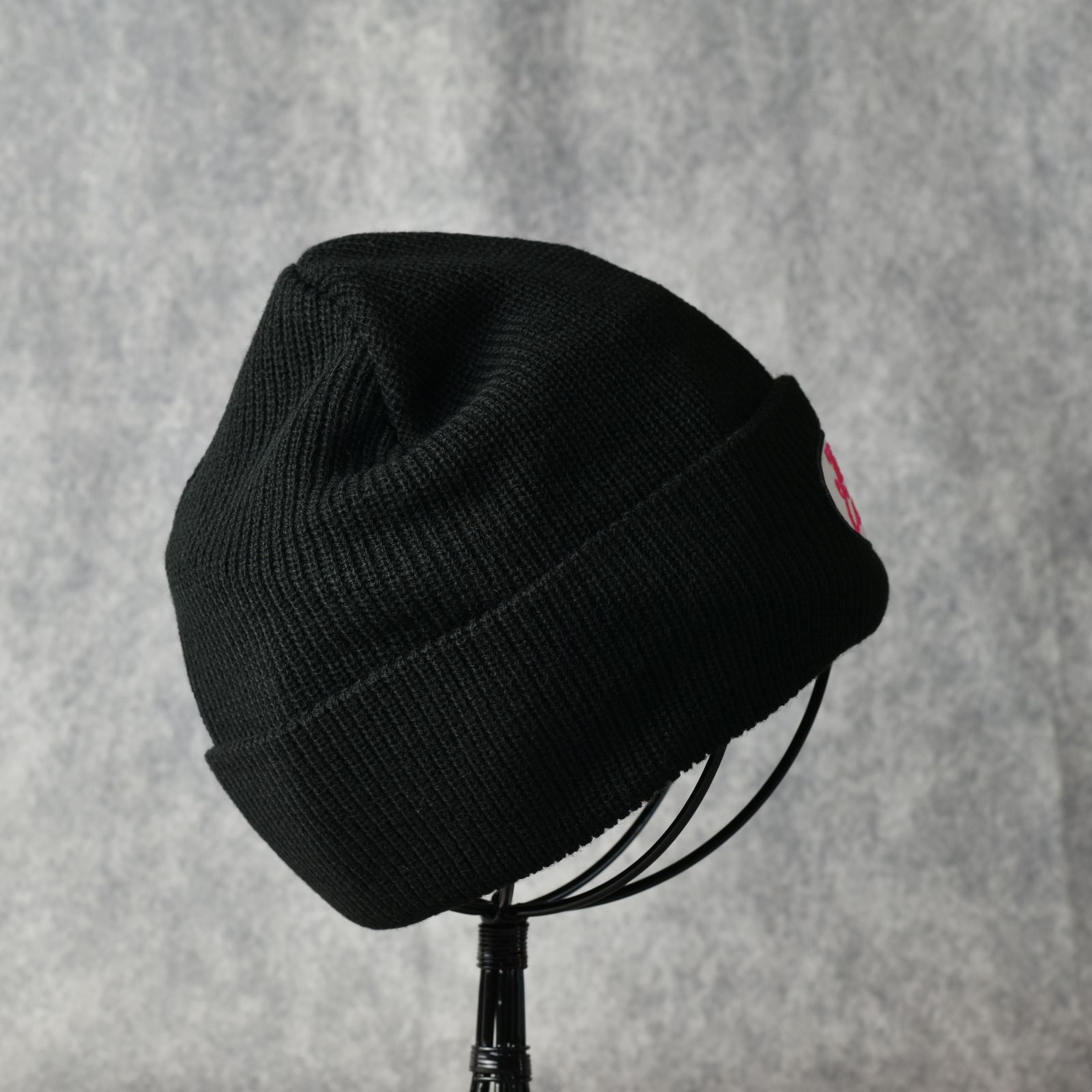 CUTRATE WAPPEN KNIT CAP (BLACK × PINK) / カットレイト ワッペン ニットキャップ