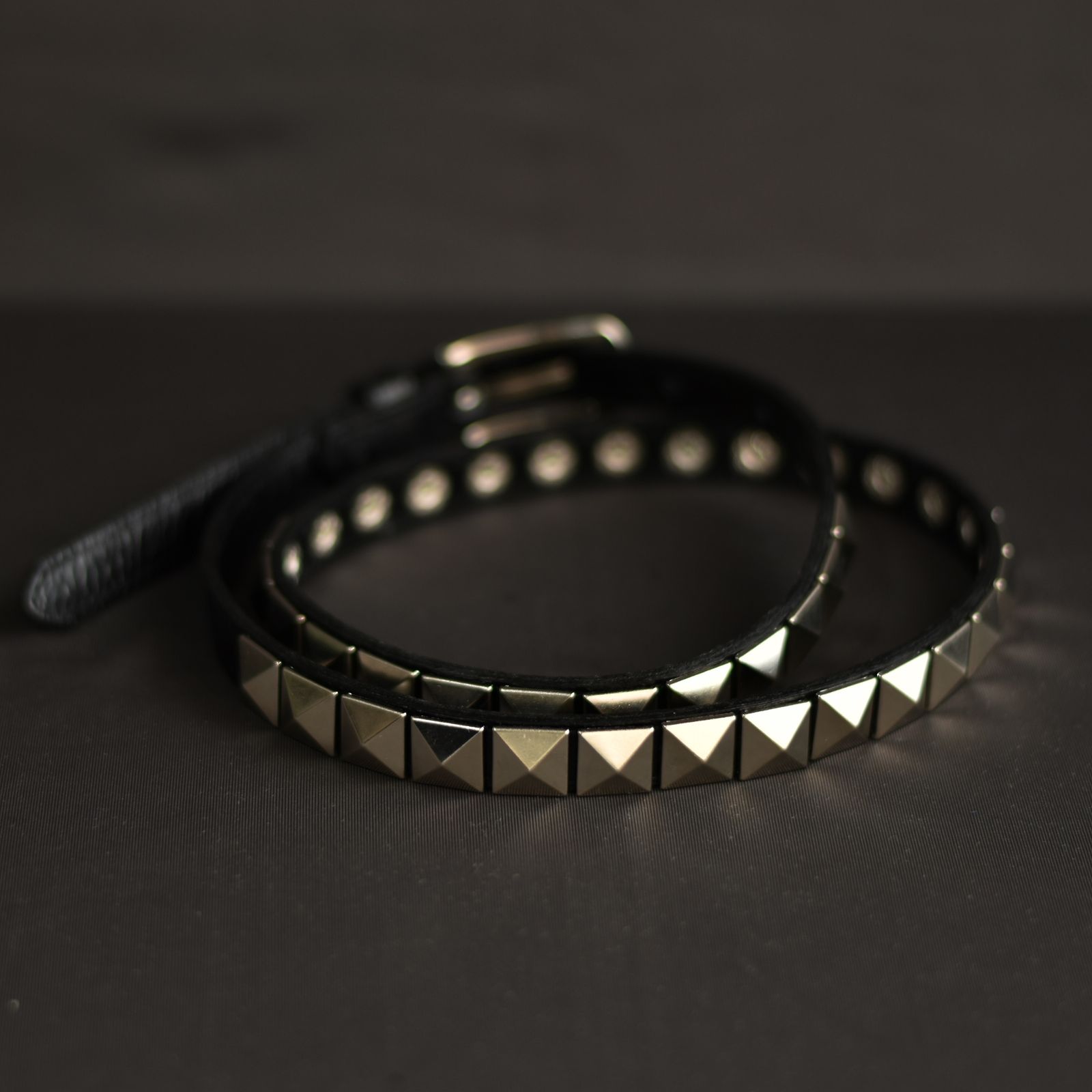 PYRAMID STUDS NALLOW BELT (BK) / ピラミッドスタッズ ナローベルト