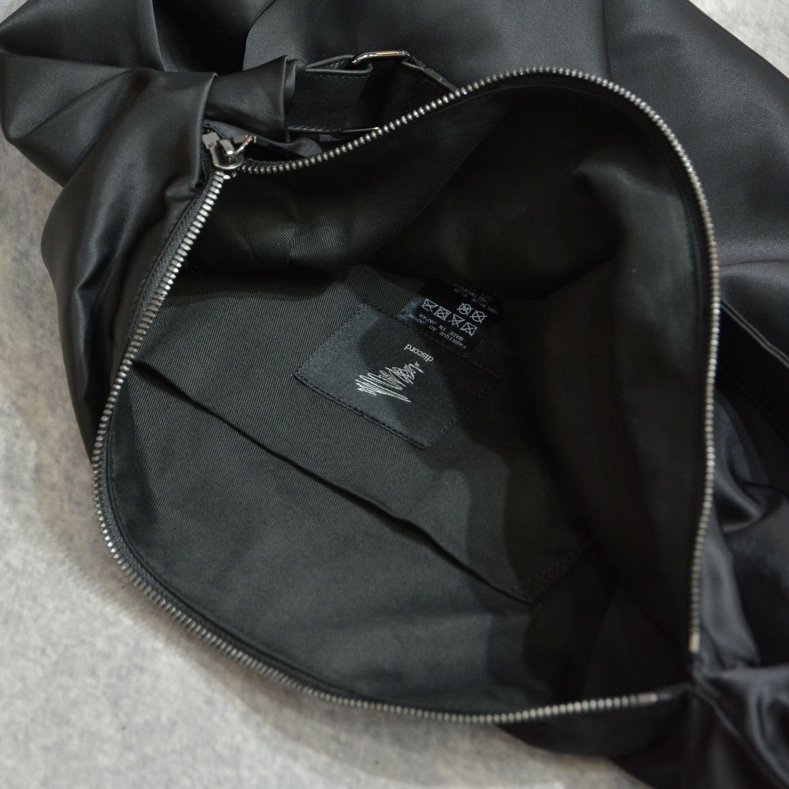 CRESCENT BAG (BLACK) / ナイロン バッグ （ブラック） DK-I34-830-2-02