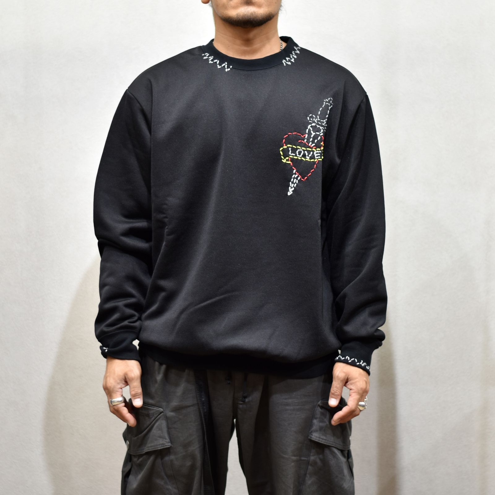 TRUE LOVE EMB SWEAT ”