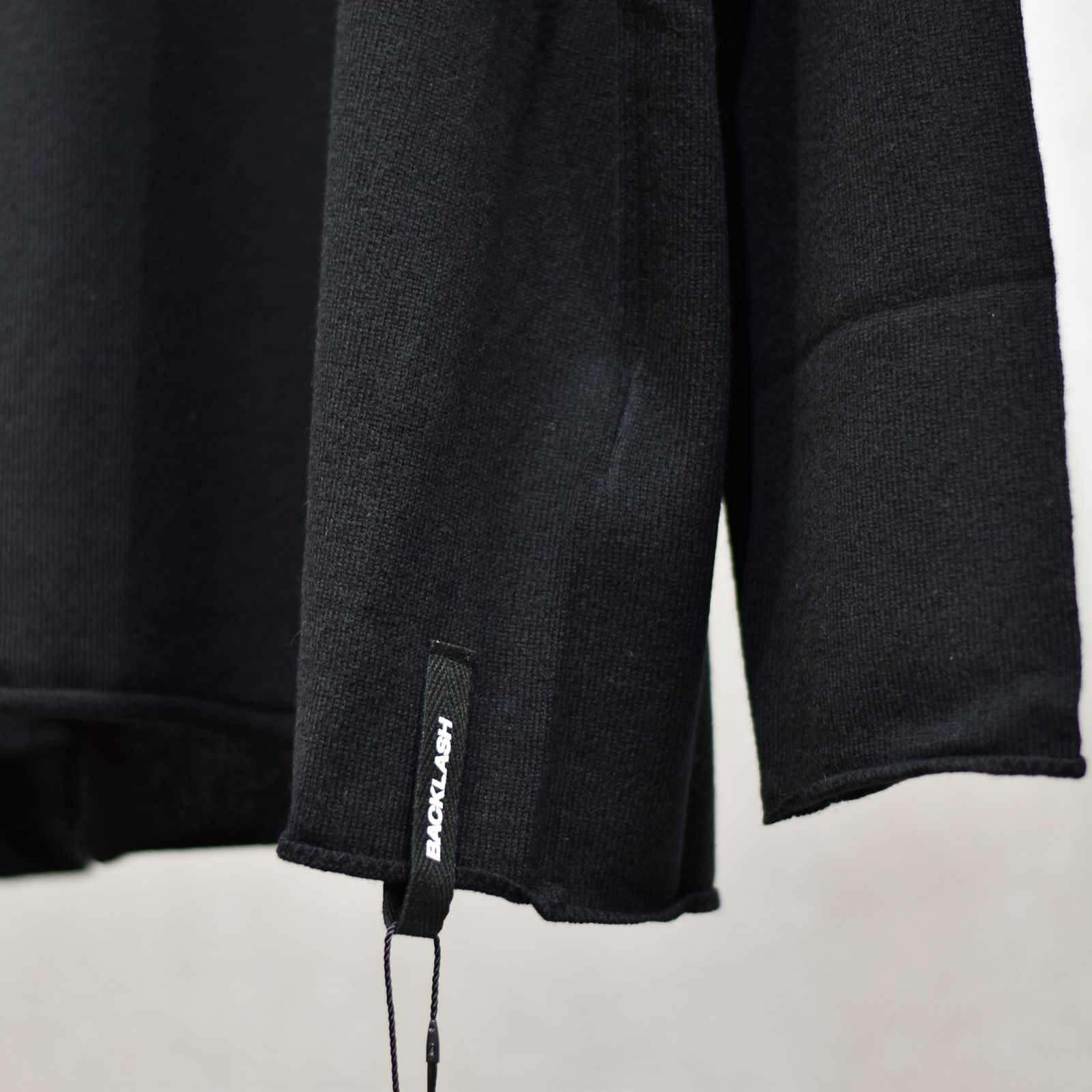 ウールカシミアニット Vネック （BLACK）