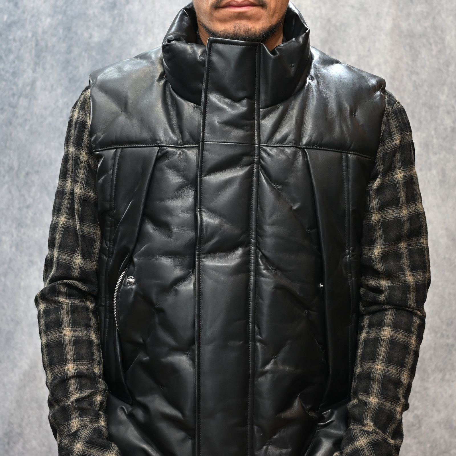 ファニチャーレザー + ポーランドホワイトグース ダウンベスト （BLACK / ブラック） 2031-13