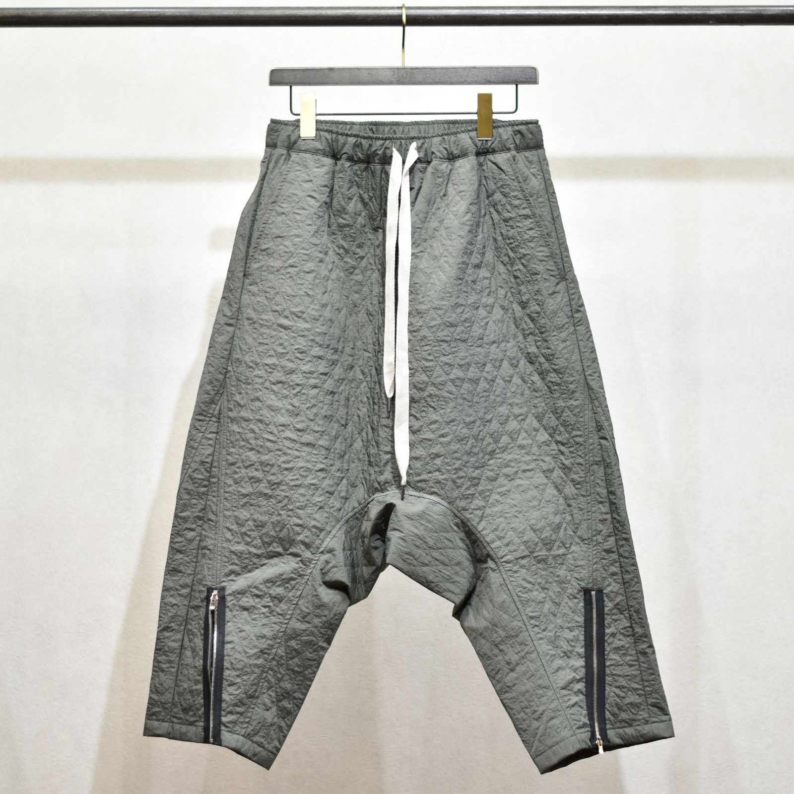 quilting passive pants (KHAKI GRAY) / キルティング パッシブ パンツ