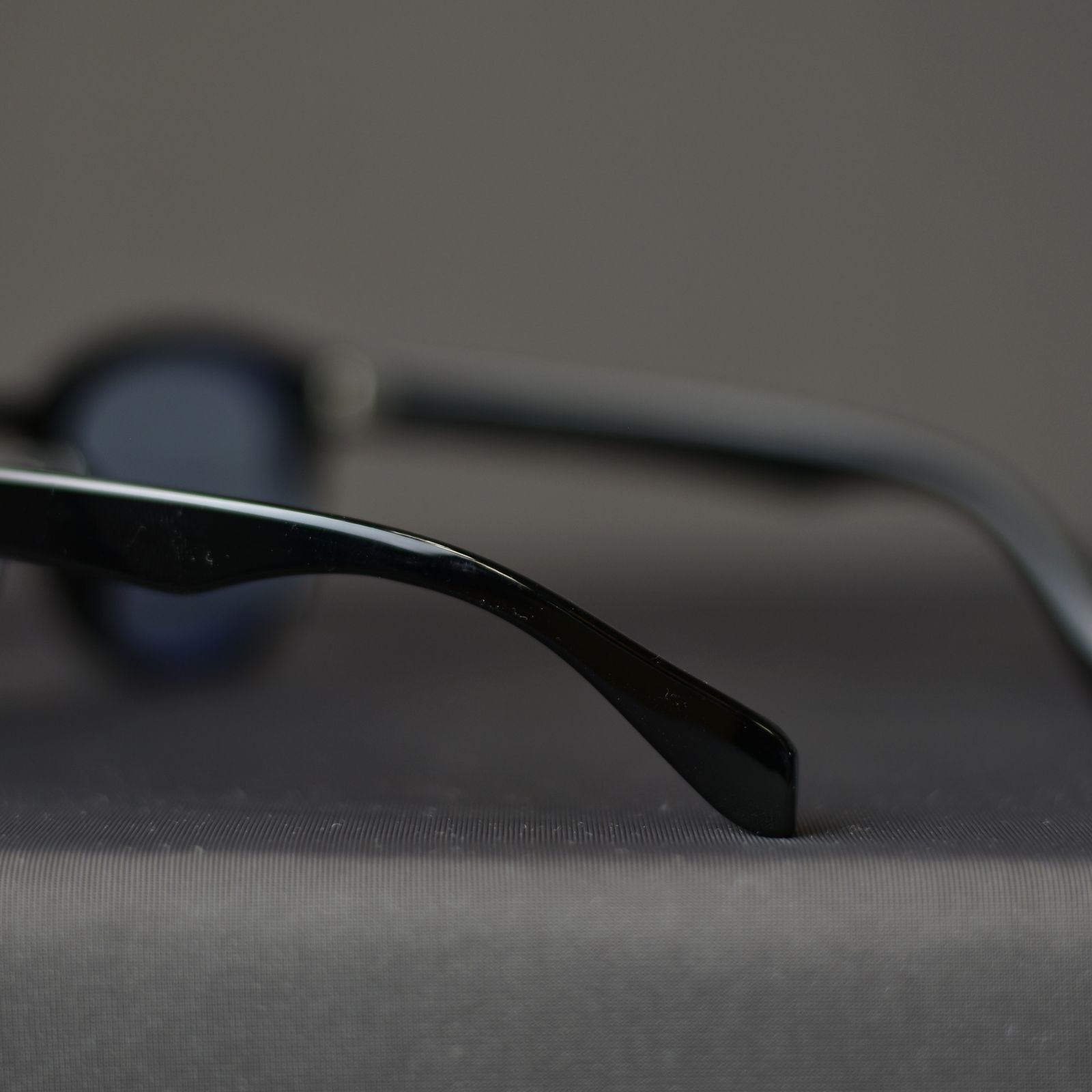 CUTRATE LOGO GLASSES (BLACK × BLUE) / カットレイト ロゴ グラシズ