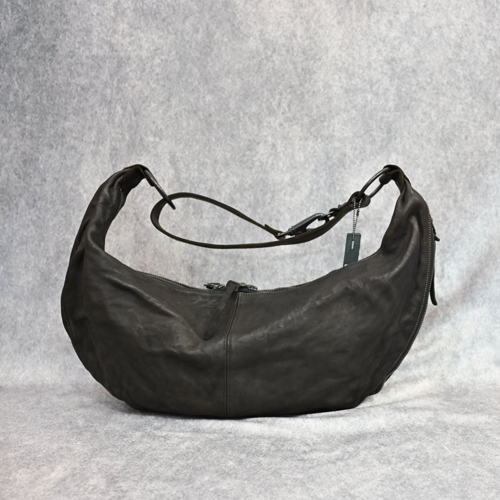 ダブルショルダー バナナバッグ （KHAKI）｜92-10