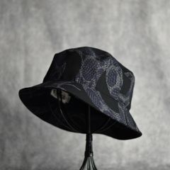 R/P ALLOVER SNAKE PATTERN BUCKET HAT ＜LIMITED＞ (BLACK) / スネーク柄 バケットハット