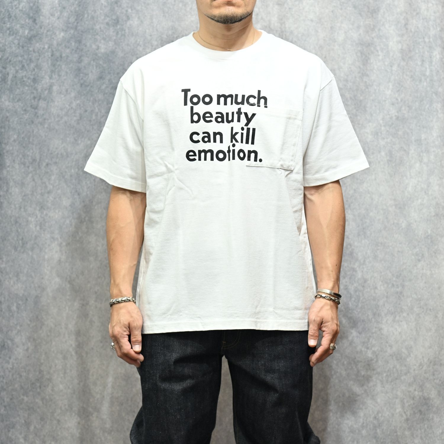 Too Much beauty TEE （WHT） プリント Tシャツ （ホワイト）｜MDFBF08402