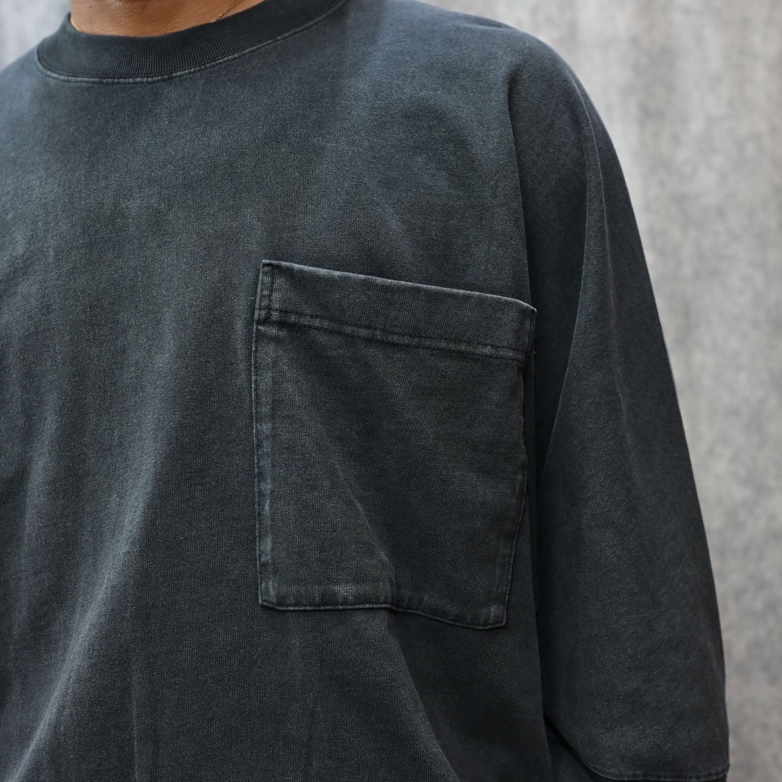 Champion “NEW WEAVE” LONGSLEEVE T-SHIRT （CHARCOAL）｜チャンピオン ニューウィーブ トレーナー｜C8-C216