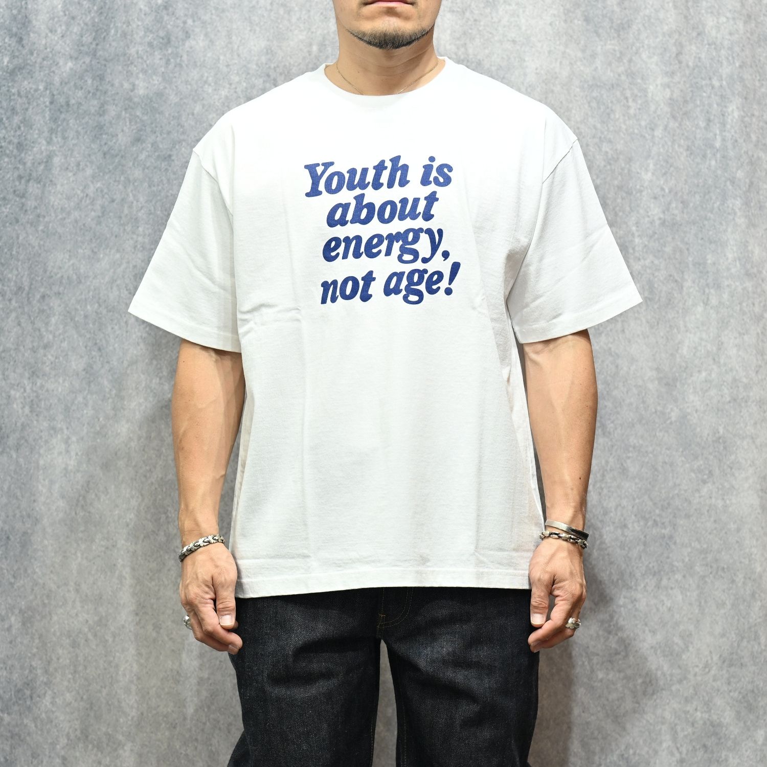 Youth is about TEE （WHT） プリント Tシャツ （ホワイト）｜MDFBF08403