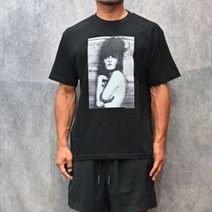 Stie-lo × Irina.L "Sideways figure" T-SH （BLACK） / プリントTシャツ （ブラック） 25MND-STL007